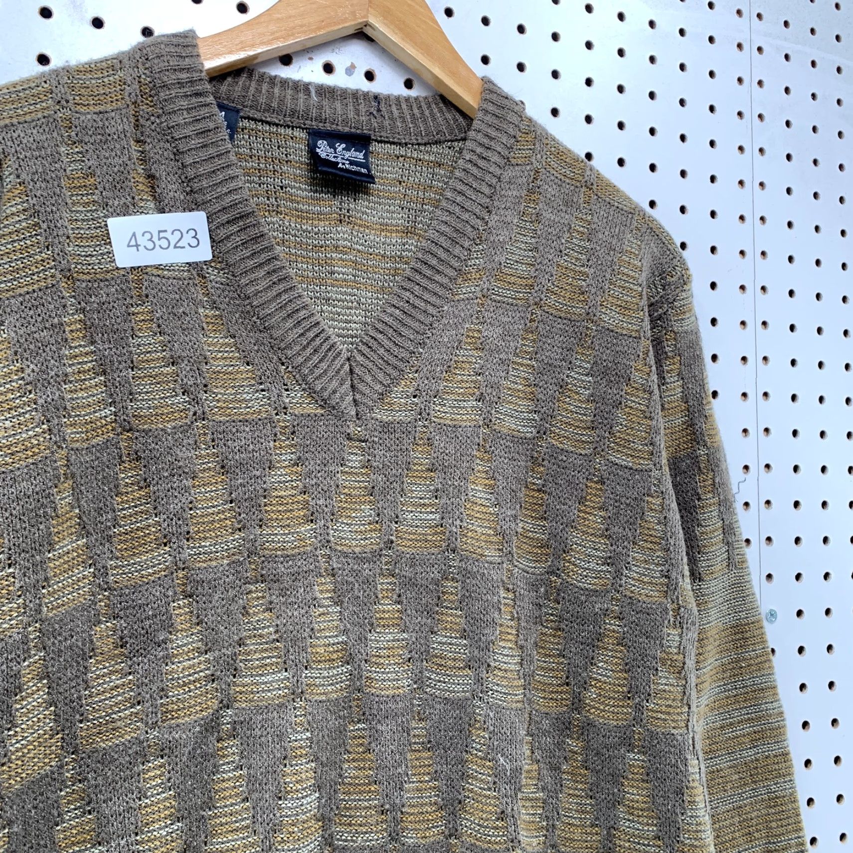 Vintage VINTAGE Peter England Collection Richman 3D Knit Sweater Men Medium Brown V-Neck Shirt Mens M Brown 3D Knit Pullover Decade Vintage Size US M / EU 48-50 / 2 - 7 Thumbnail
