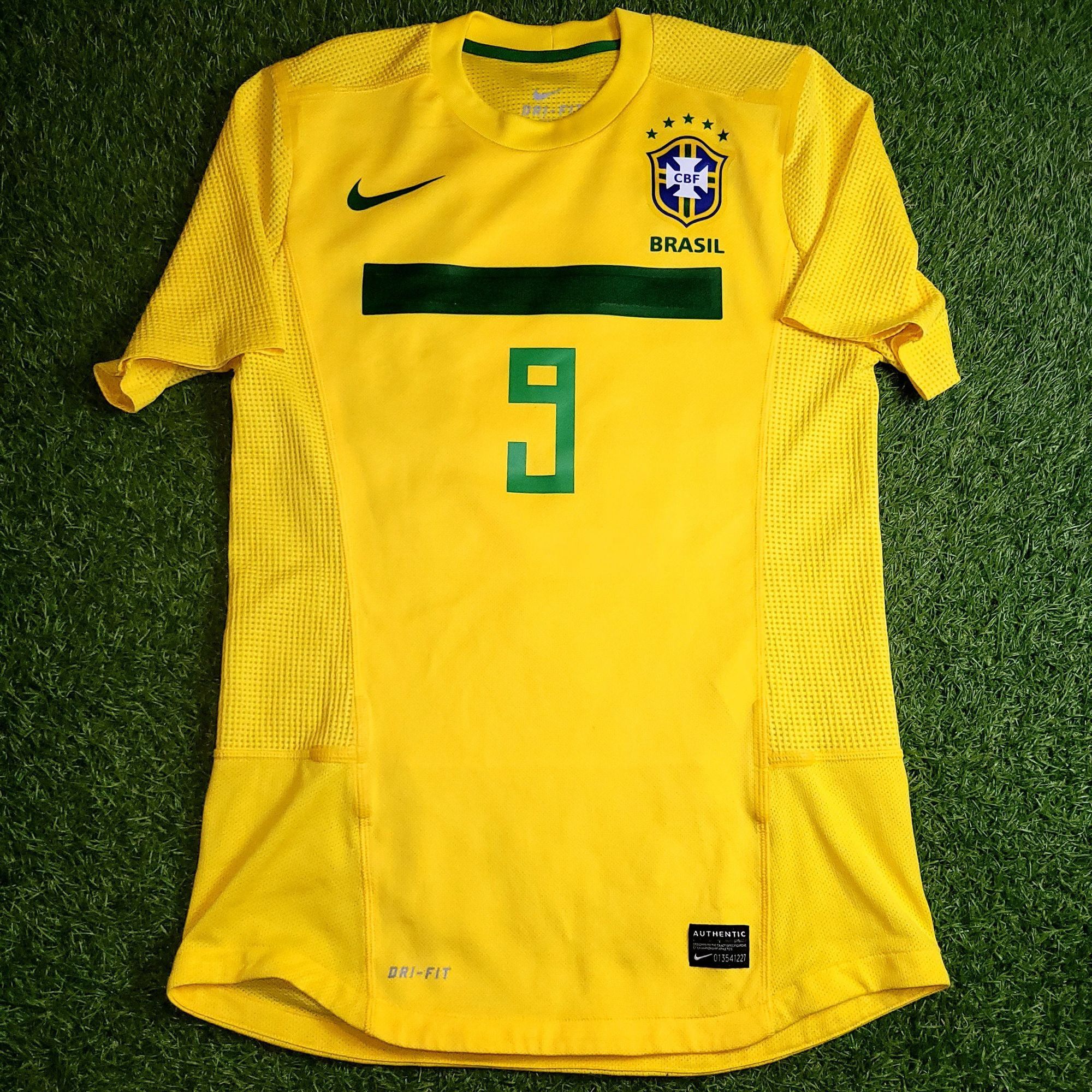 Nike Ronaldo Brazil 2011 PLAYER ISSUE LAST MATCH Soccer Jersey M Size US M / EU 48-50 / 2 - 3 Thumbnail