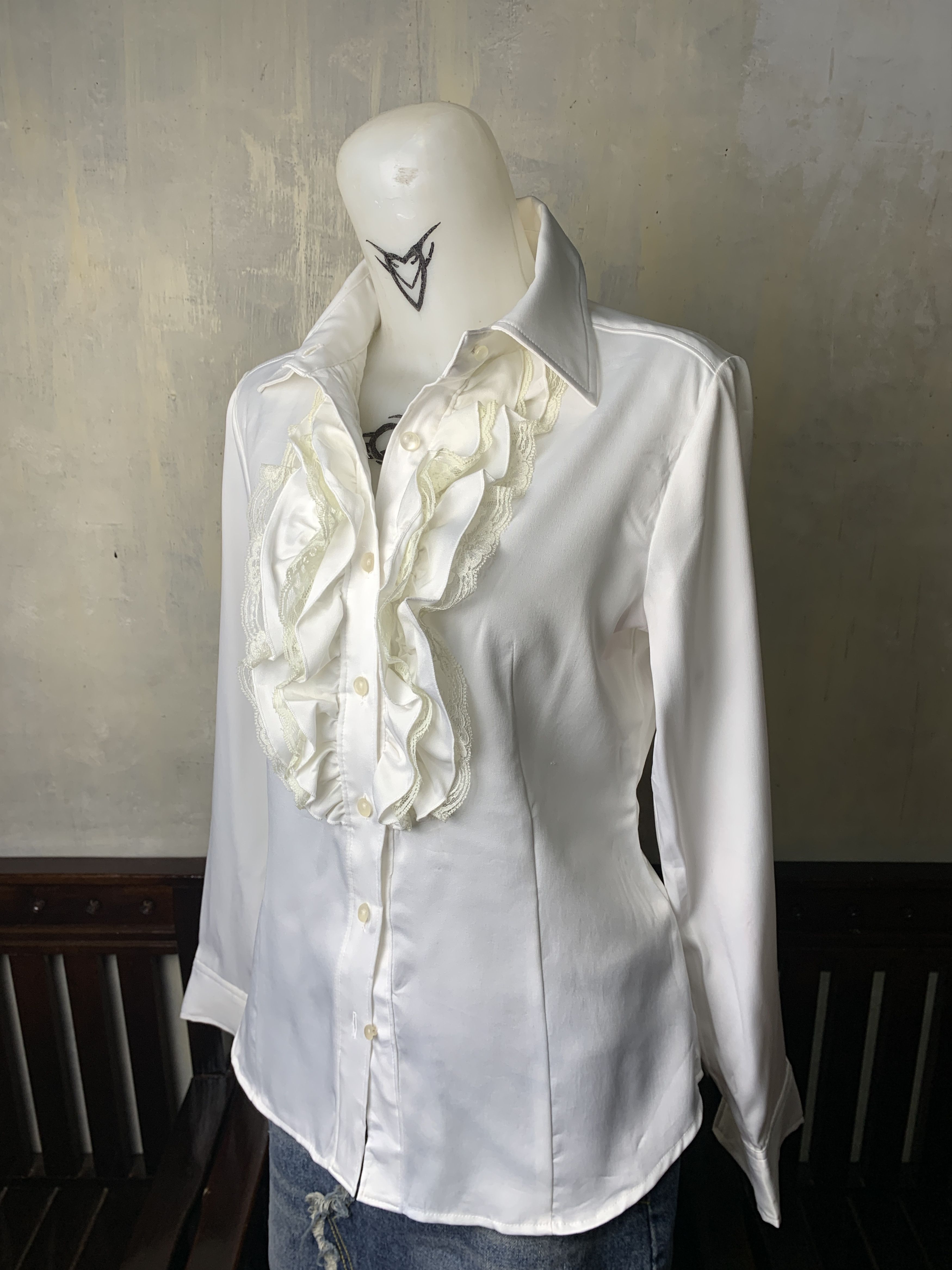 Japanese Brand Luccia White Ruffle Trim Blouse (M) Size M / US 6-8 / IT 42-44 - 2 Thumbnail