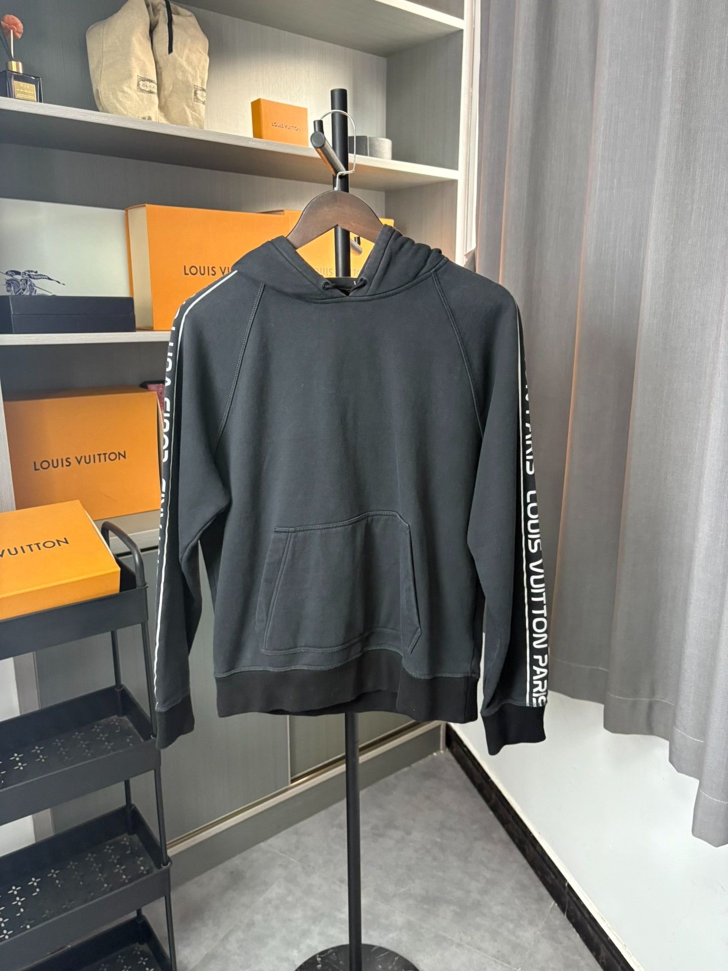Louis Vuitton Louis Vuitton Black Hoodie M Men Size US M / EU 48-50 / 2 - 1 Thumbnail