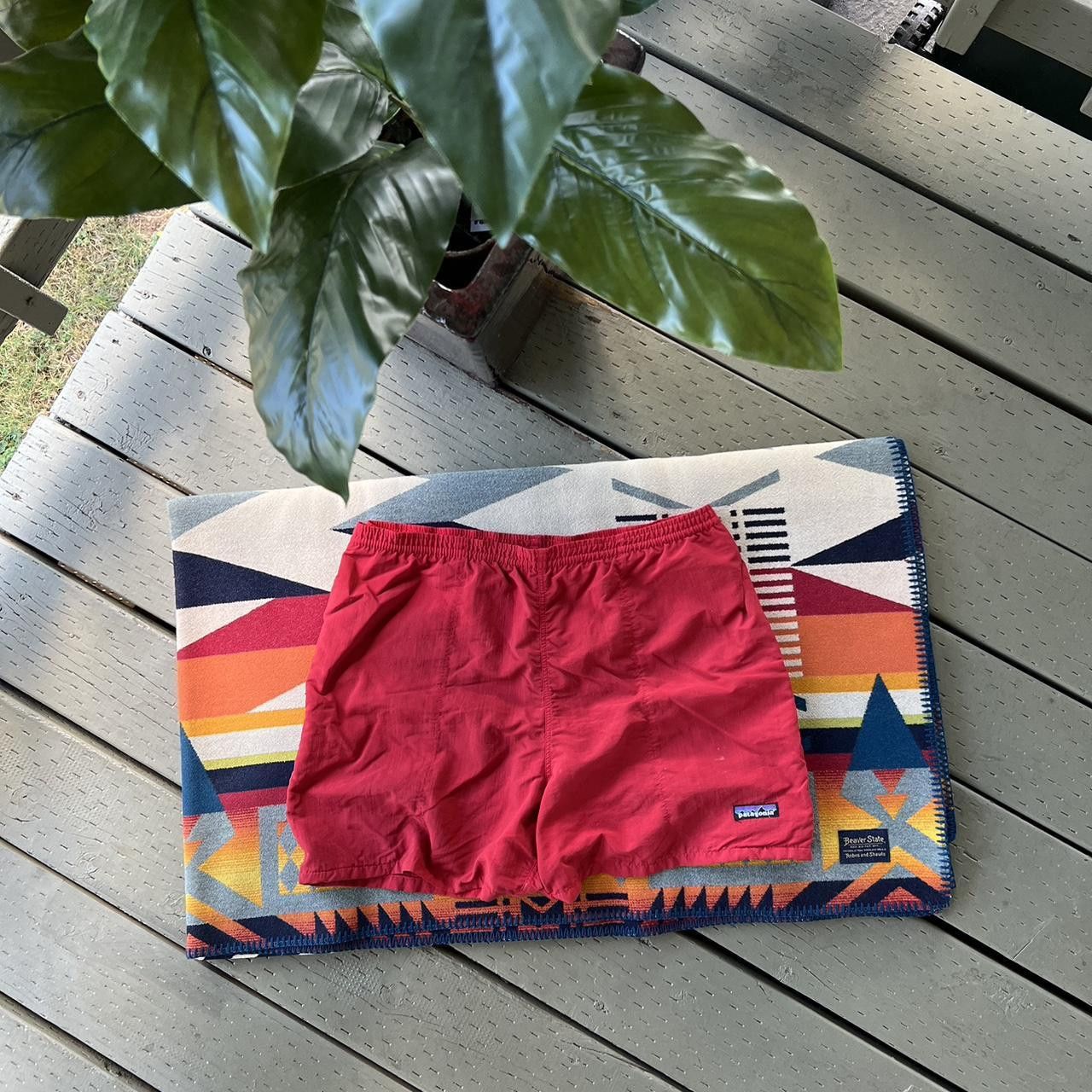 Patagonia Vintage Patagonia Baggies Shorts Red Men's Medium RARE Size US 32 / EU 48 - 1 Thumbnail