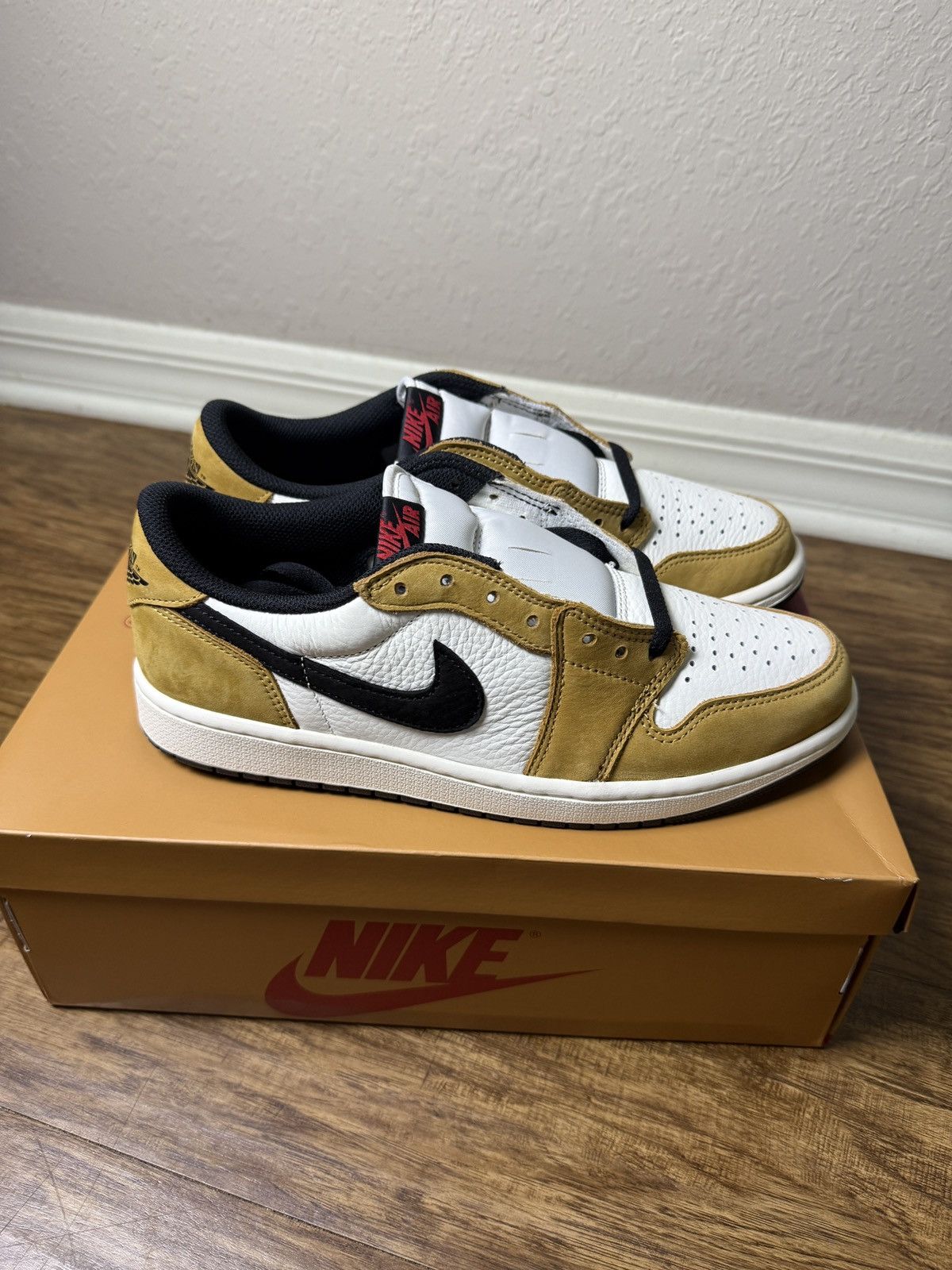 Jordan Brand Jordan 1 Low ‘Rookie Of The Year’ Size US 9.5 / EU 42-43 - 4 Thumbnail