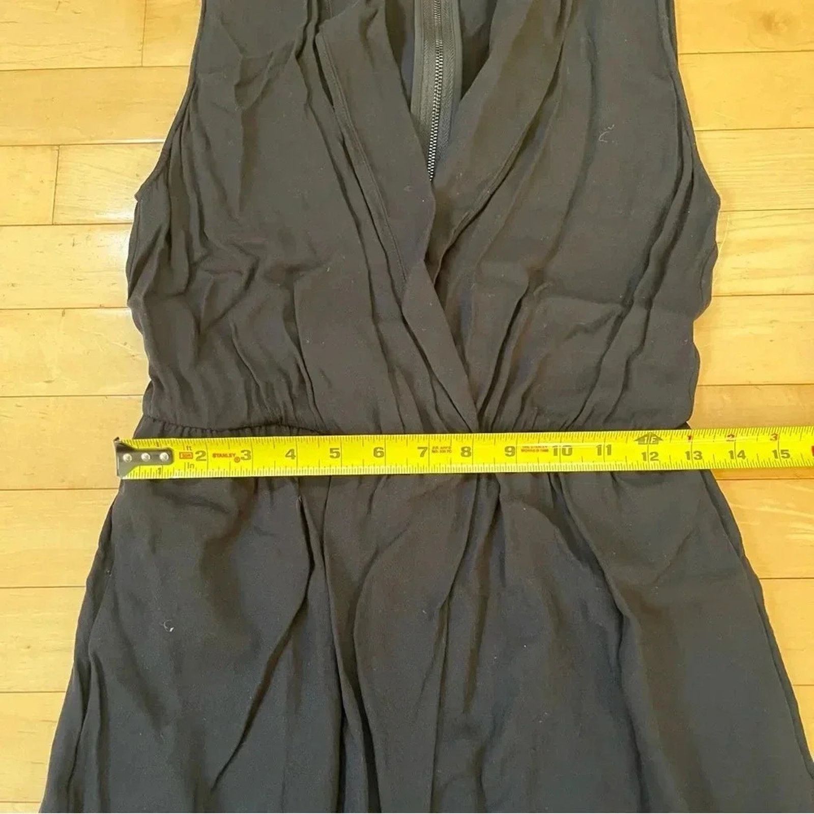 Alice + Olivia Alice + Olivia Romper Size 2 Black Zip Up Back V Neck Flowy Size 26" / US 2 / IT 38 - 7 Thumbnail