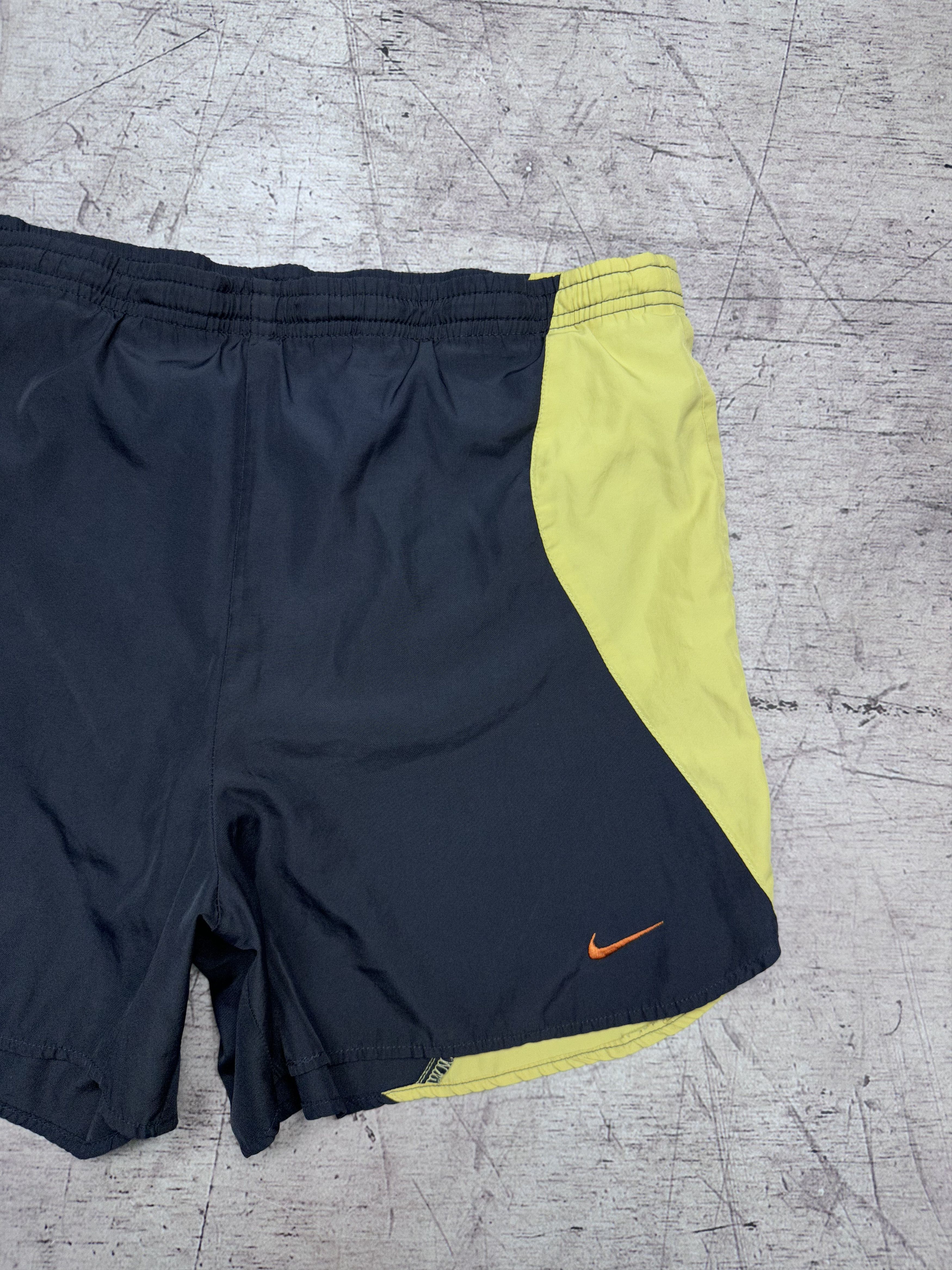 Nike Nike Vintage Mens Nylon Shorts Size US 32 / EU 48 - 2 Thumbnail