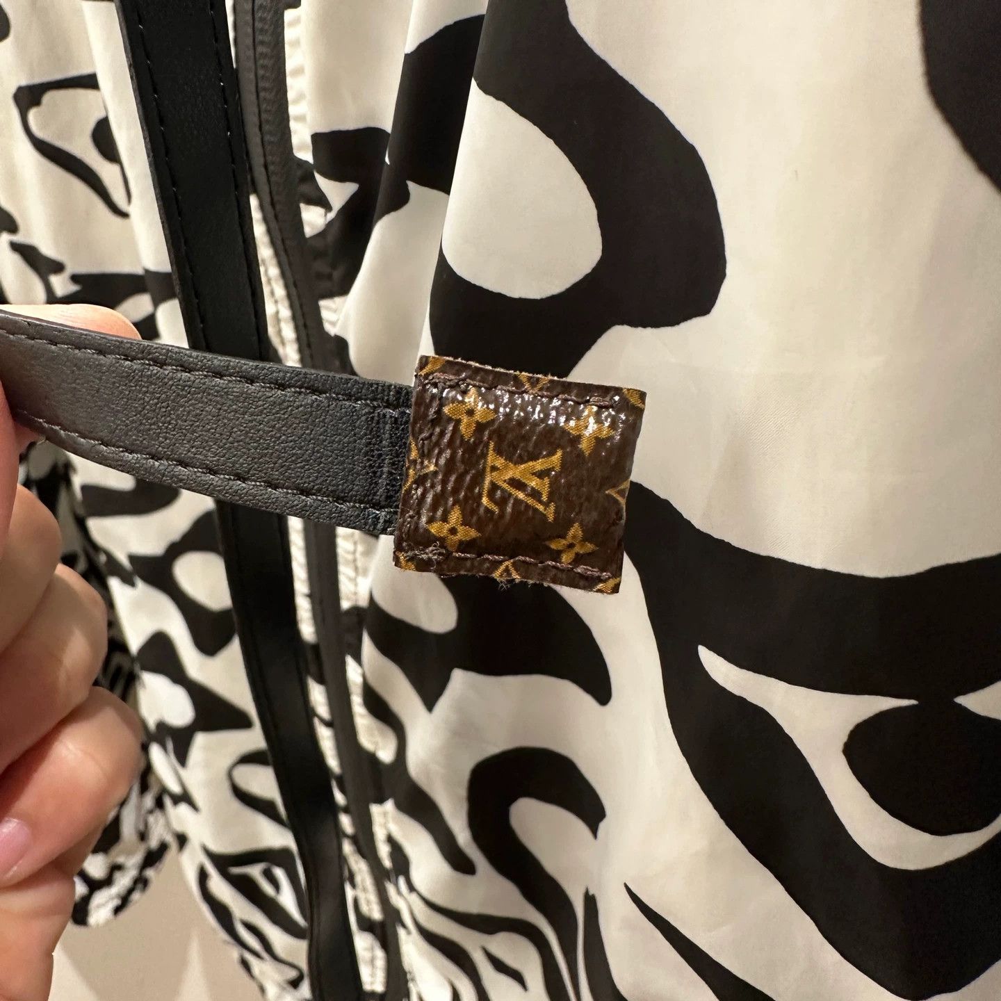 Louis Vuitton LV apr711 black white monogram logo shell jacket Size L / US 10 / IT 46 - 5 Thumbnail