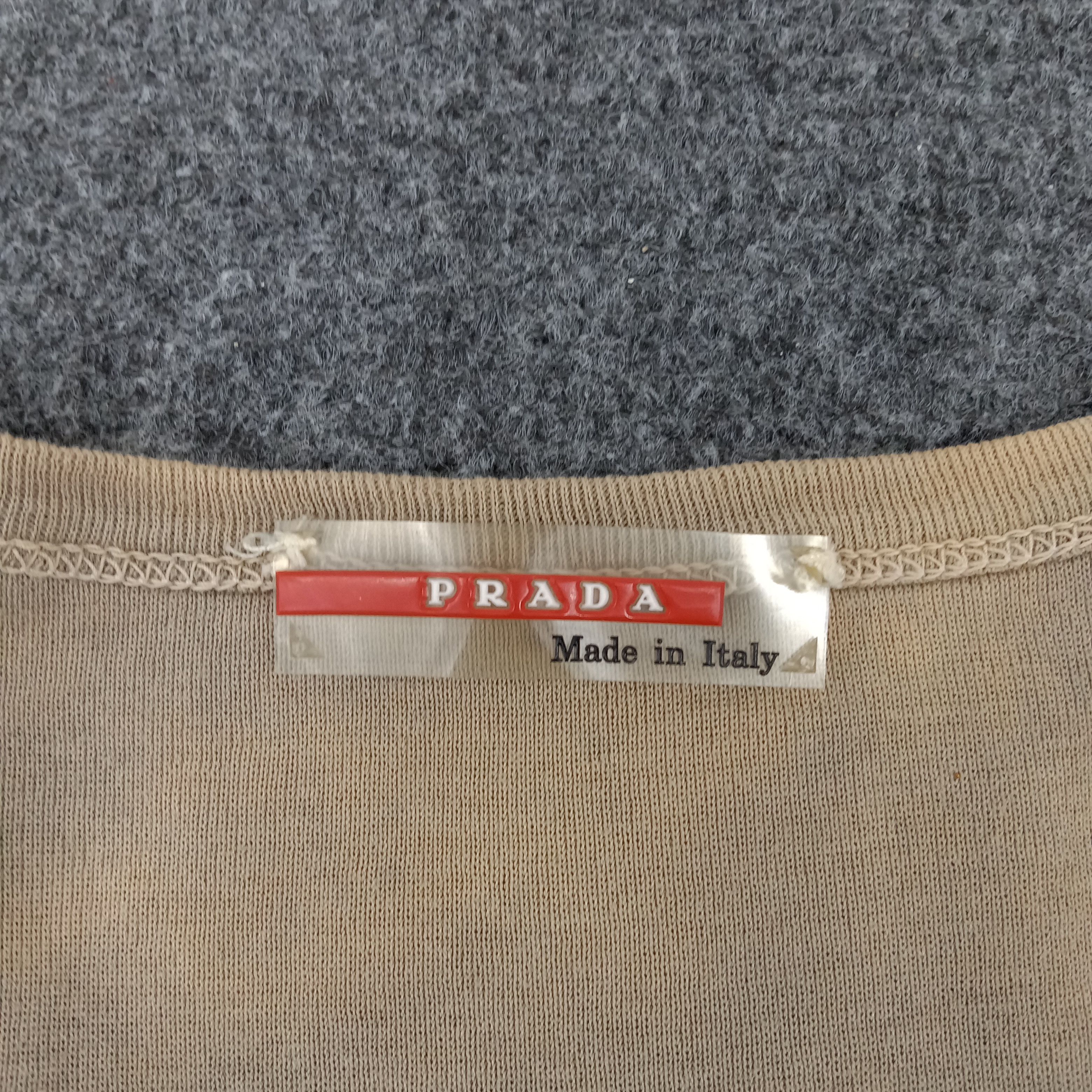Prada Prada Plain Italian Designer V Neck Tshirt Size US S / EU 44-46 / 1 - 4 Thumbnail