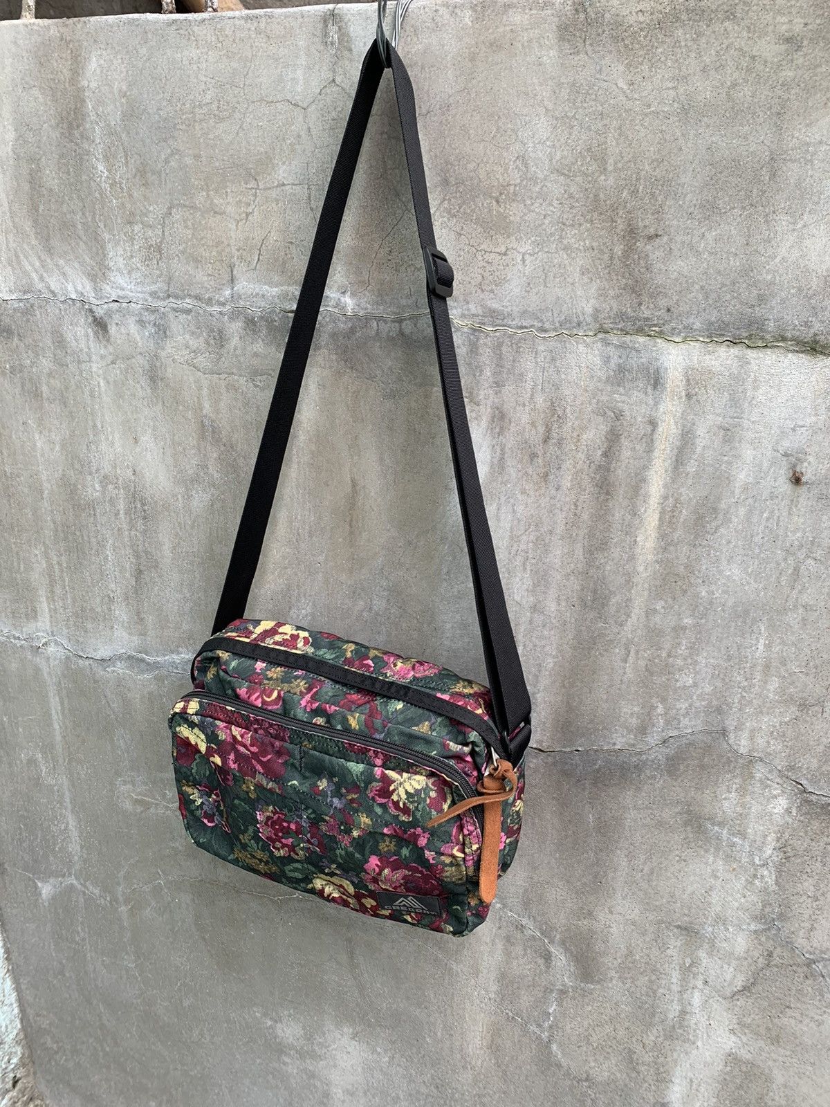 Gregory Floral Tapestry Sling Bag Size ONE SIZE - 5 Thumbnail