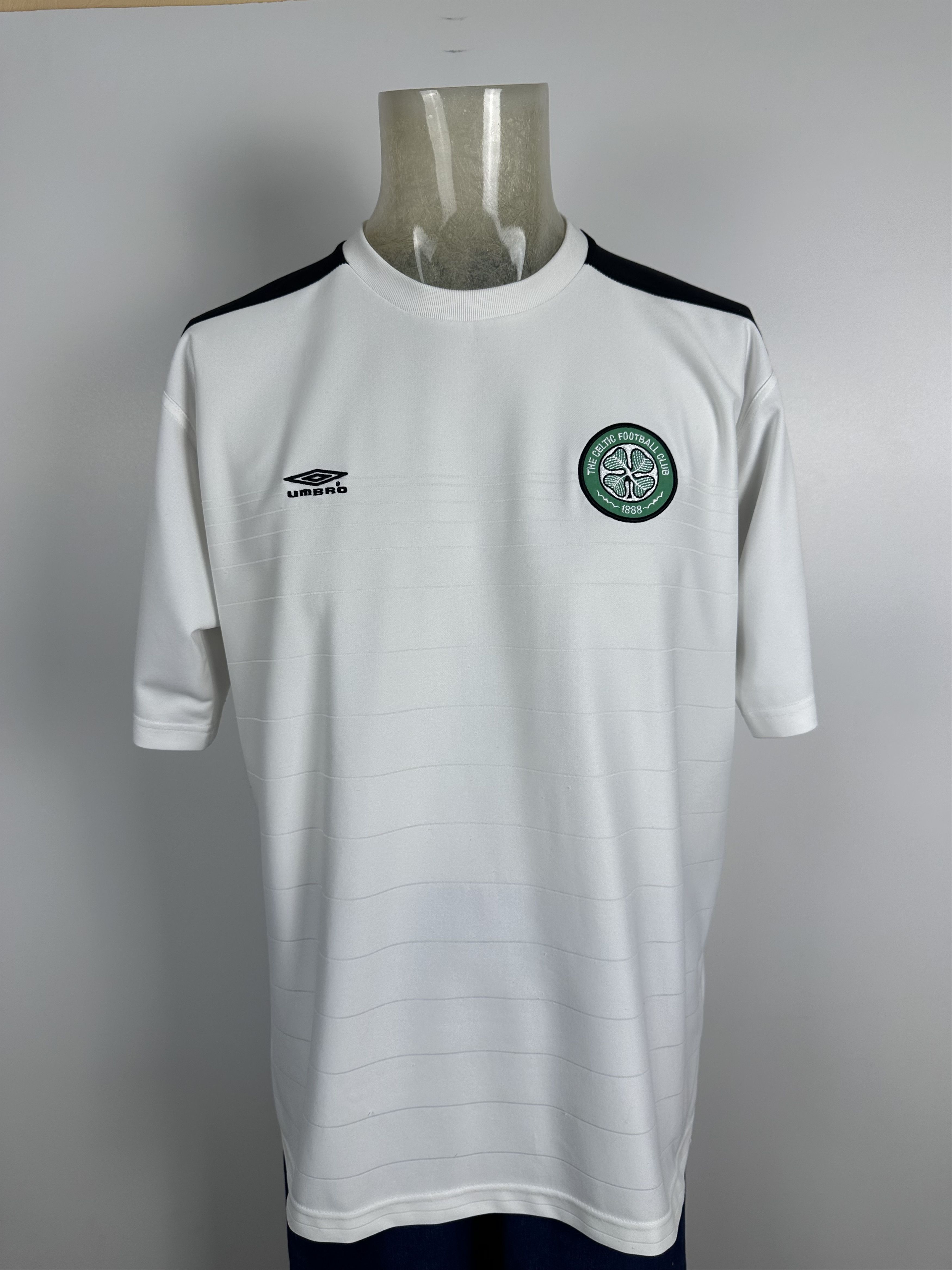 Umbro × Vintage Celtic 2000 Football Shirt Soccer Jersey White Umbro Mens Size US XL / EU 56 / 4 - 1 Thumbnail