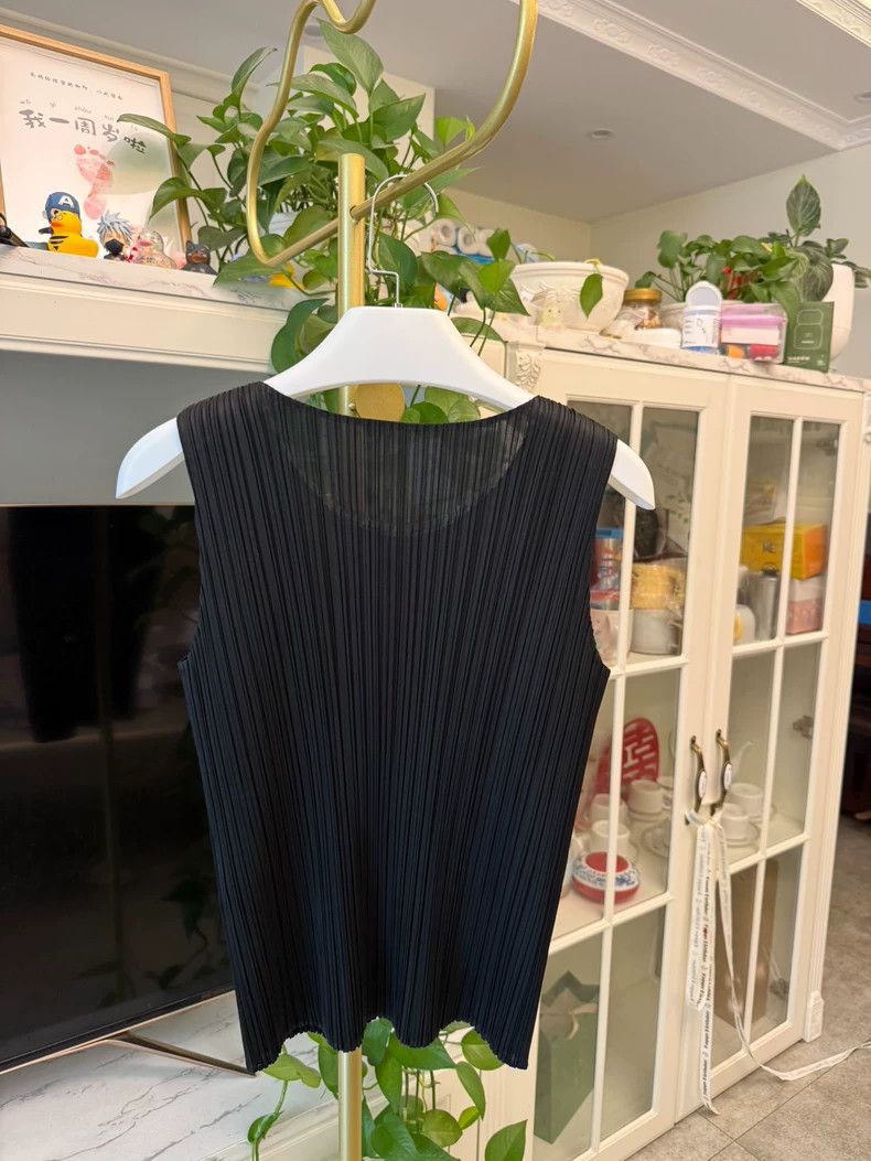 Issey Miyake Issey Miyake size:3 Black pleated vest Size XS / US 0-2 / IT 36-38 - 7 Thumbnail