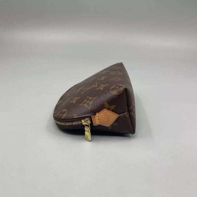 Louis Vuitton Louis Vuitton Monogram Cosmetic Pouch-2506 Size ONE SIZE - 4 Thumbnail