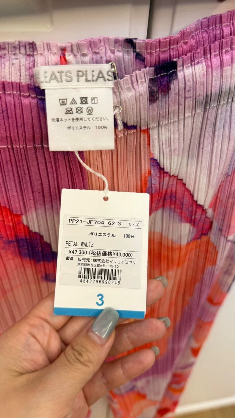 Issey Miyake Issey Miyake size:2 Red pleated trousers Size 31" - 3 Thumbnail
