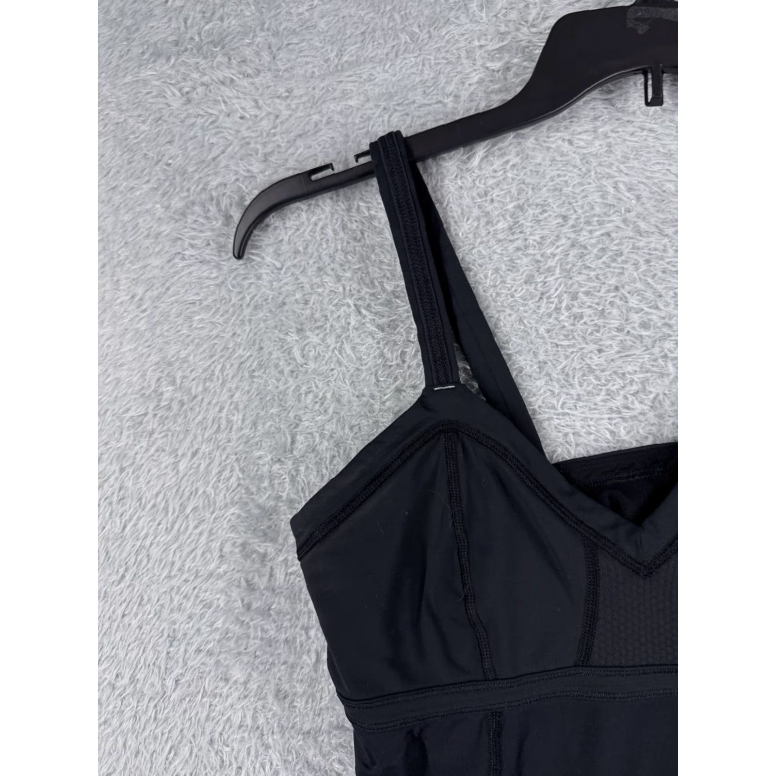 Lululemon Lululemon Shirt Women 8 Black V-Neck Narrow Strap Grip Run Running Zip Pocket Tank Sleeveless Racerback - Casual Workwear Mens? Size M / US 6-8 / IT 42-44 - 3 Thumbnail