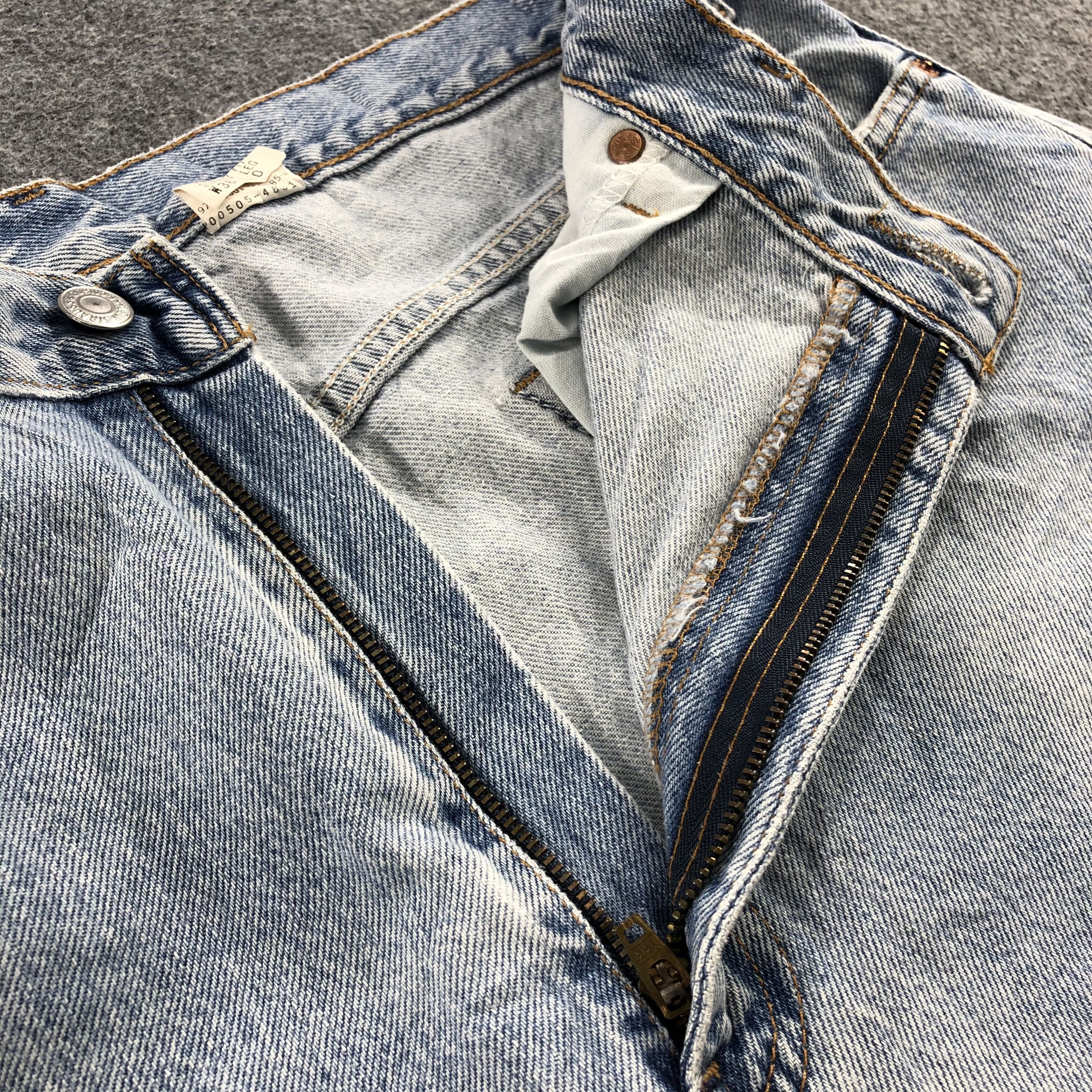 Levi's × Vintage Vintage 90s Light Wash Levis 505 Jeans-JM810 Size US 35 - 8 Thumbnail
