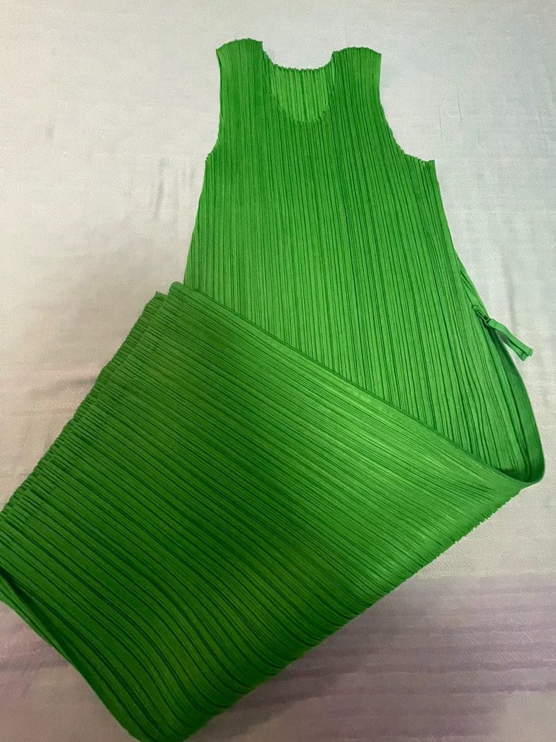 Issey Miyake Issey Miyake size:2 Green pleated dress Size S / US 4 / IT 40 - 2 Thumbnail