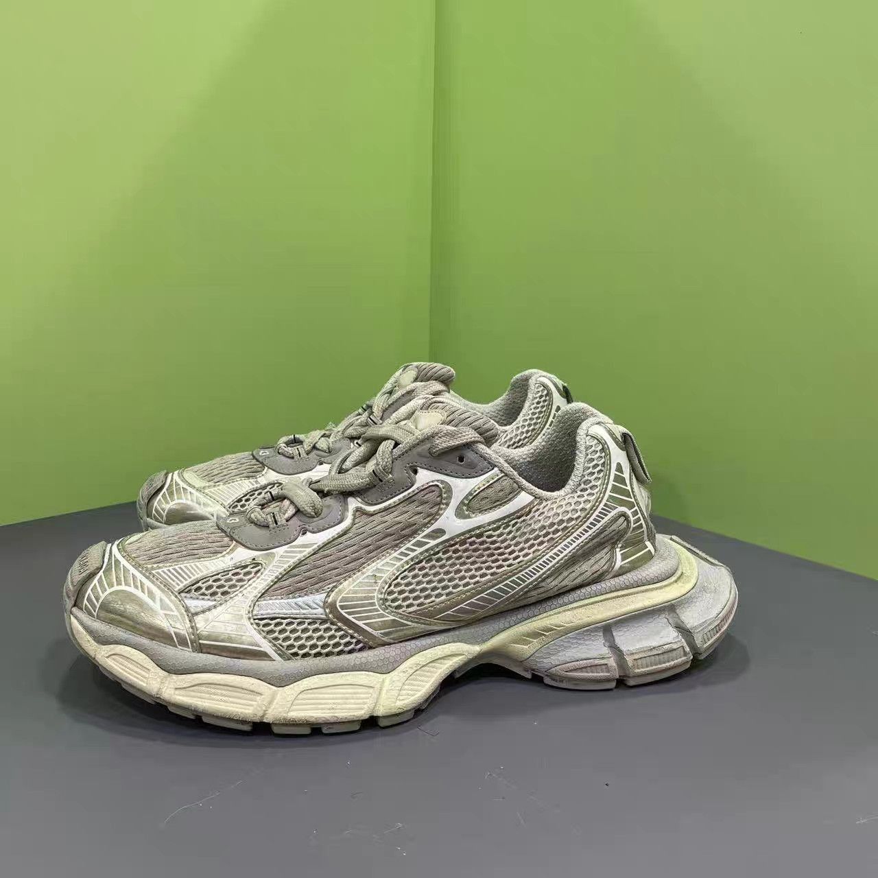Balenciaga Gray Low-Top Sneakers Size 10 Size US 10 / EU 43 - 1 Thumbnail