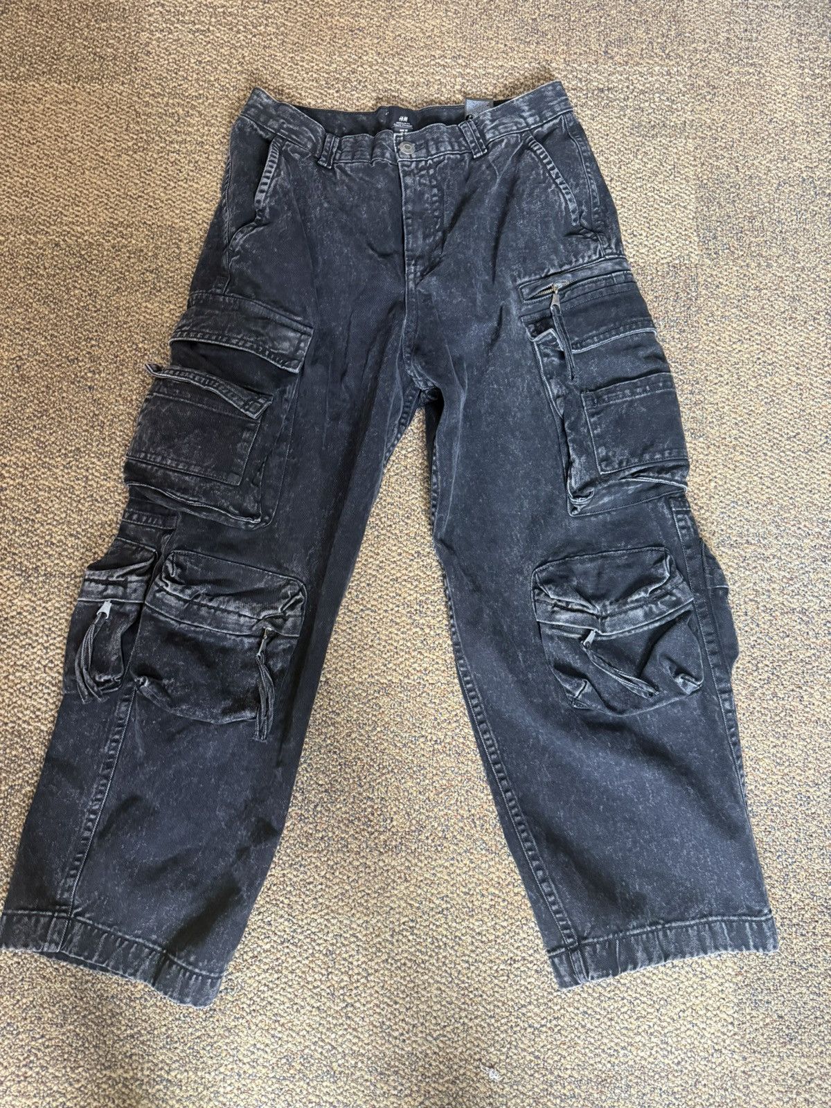 H&M Baggy Y2k Cargos Size US 30 / EU 46 - 1 Thumbnail