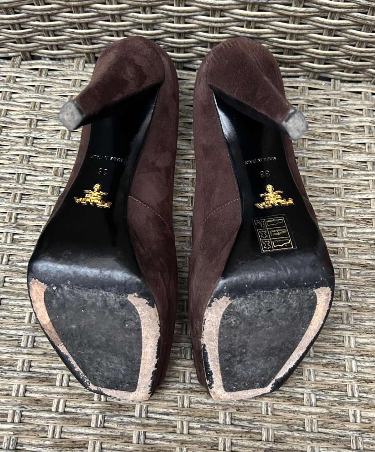 Prada × Vintage 00’s Prada Suede Ruffle Embellishment Square Open Toe Pumps Size US 8 / IT 38 - 7 Thumbnail