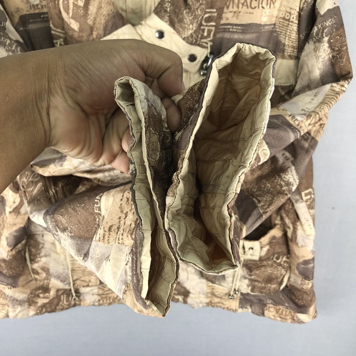 Japanese Brand Vintage Y2K Reversible Jacket Fullprint by Locarino Size US M / EU 48-50 / 2 - 11 Thumbnail