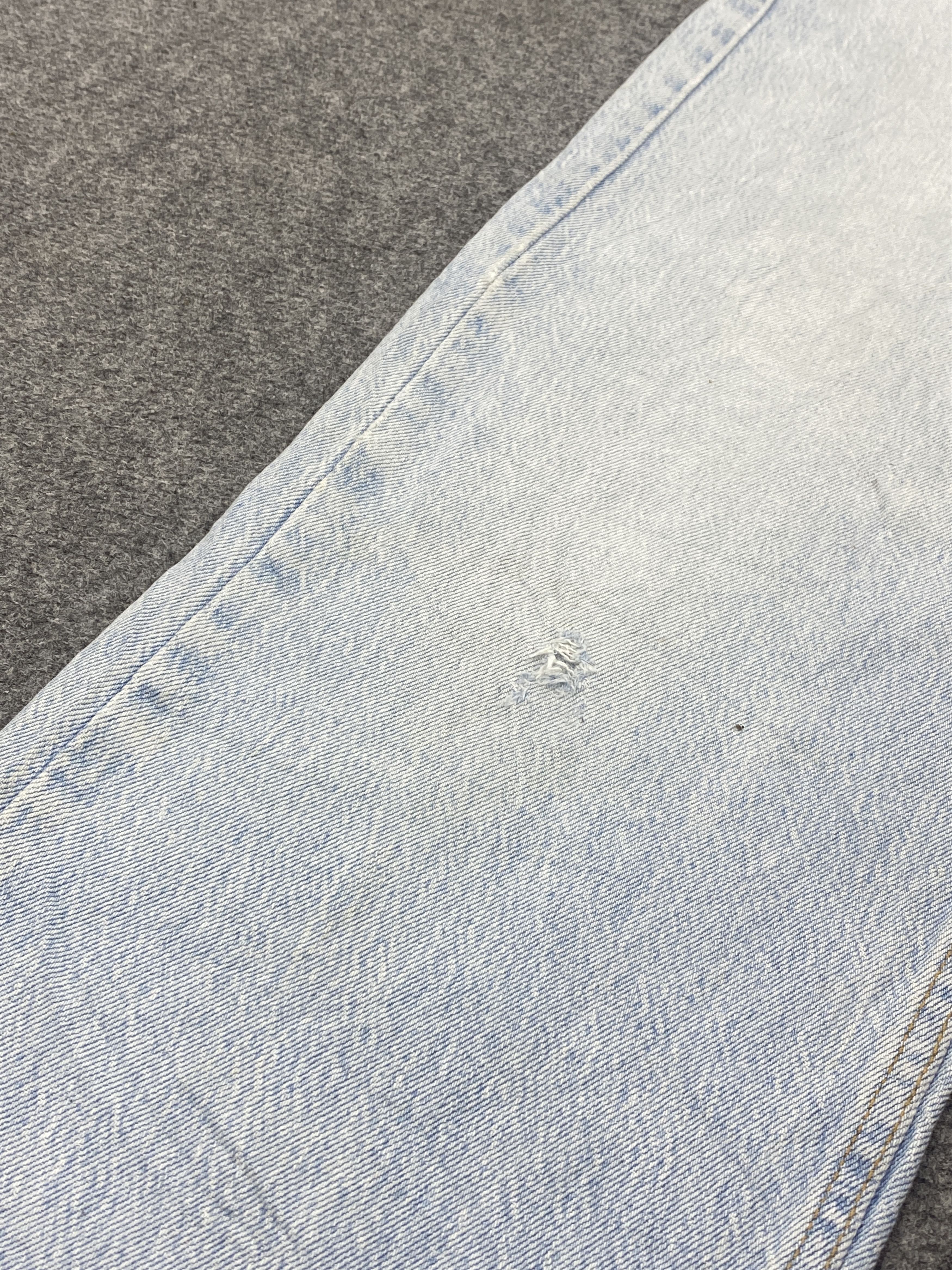 Levi's × Vintage Vintage Levi's 505 Light Washed Stained Jeans DP2653 Size US 34 / EU 50 - 9 Thumbnail