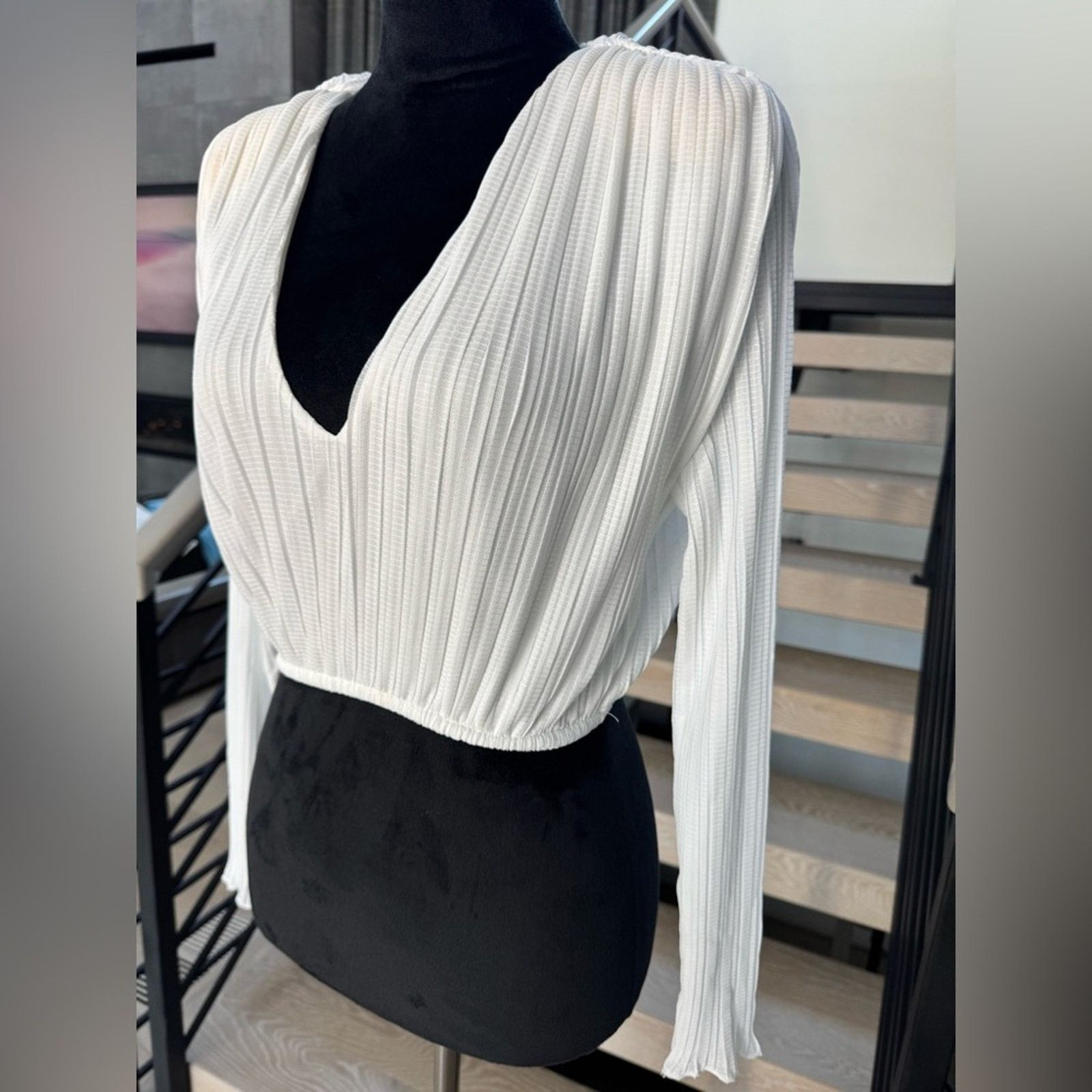 Zara New Zara White V-Neck Women's Top size S Size S / US 4 / IT 40 - 7 Thumbnail