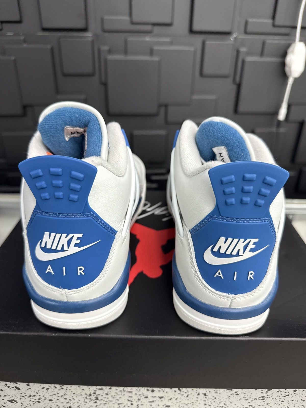 Jordan Brand Jordan 4 Retro Military Blue (GS) Size US 6.5 / EU 39-40 - 4 Thumbnail