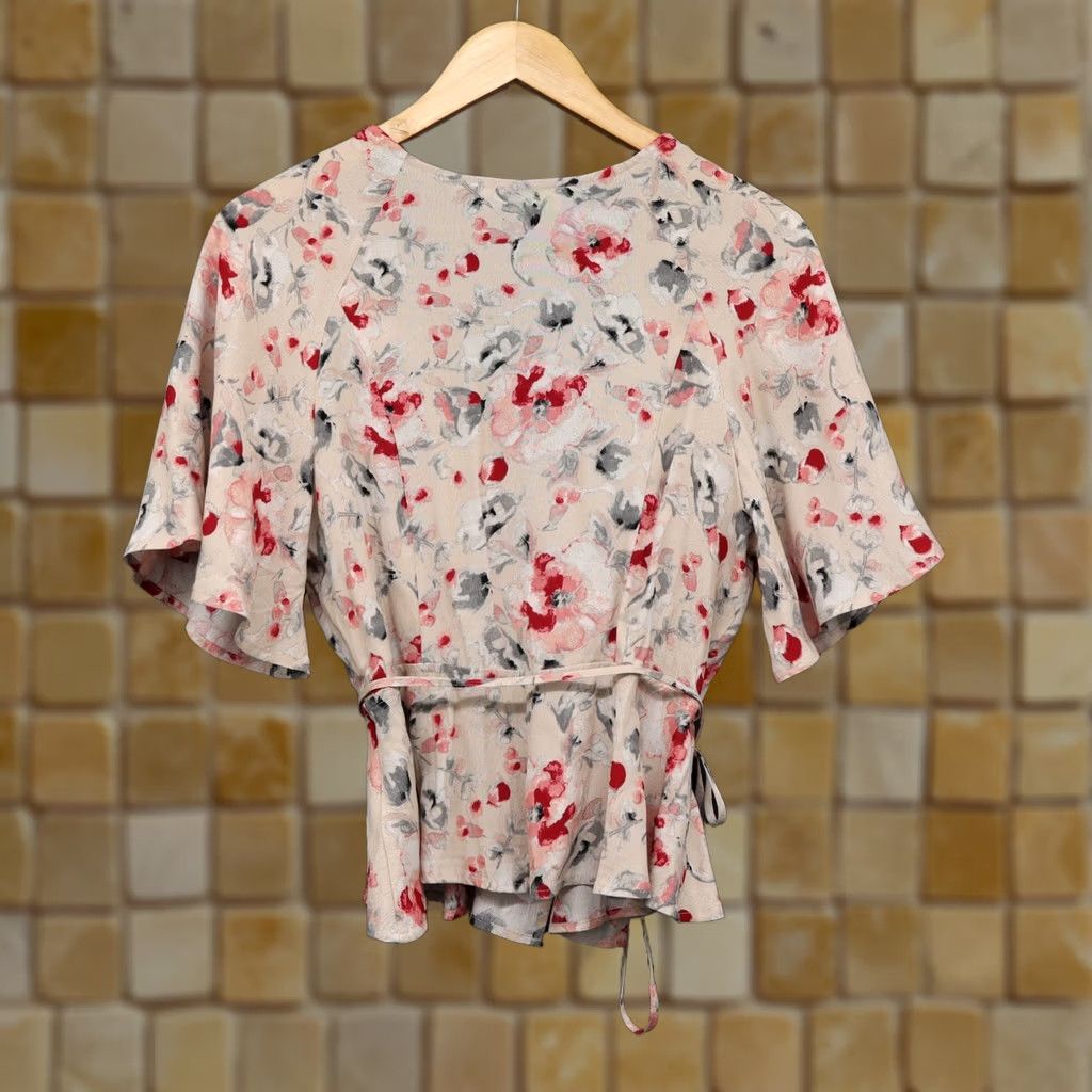 Vintage ASTR The Label True Wrap Top Pink Floral Print V-Neck Short Sleeve Sz M Blouse Womens Size M / US 6-8 / IT 42-44 - 1 Thumbnail