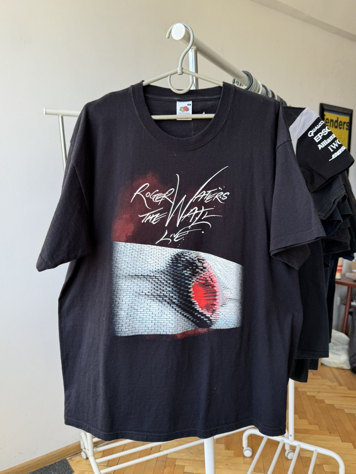 Pink Floyd Vintage Pink Floyd Roger Waters The Wall T-shirt Size US XL / EU 56 / 4 - 1 Thumbnail