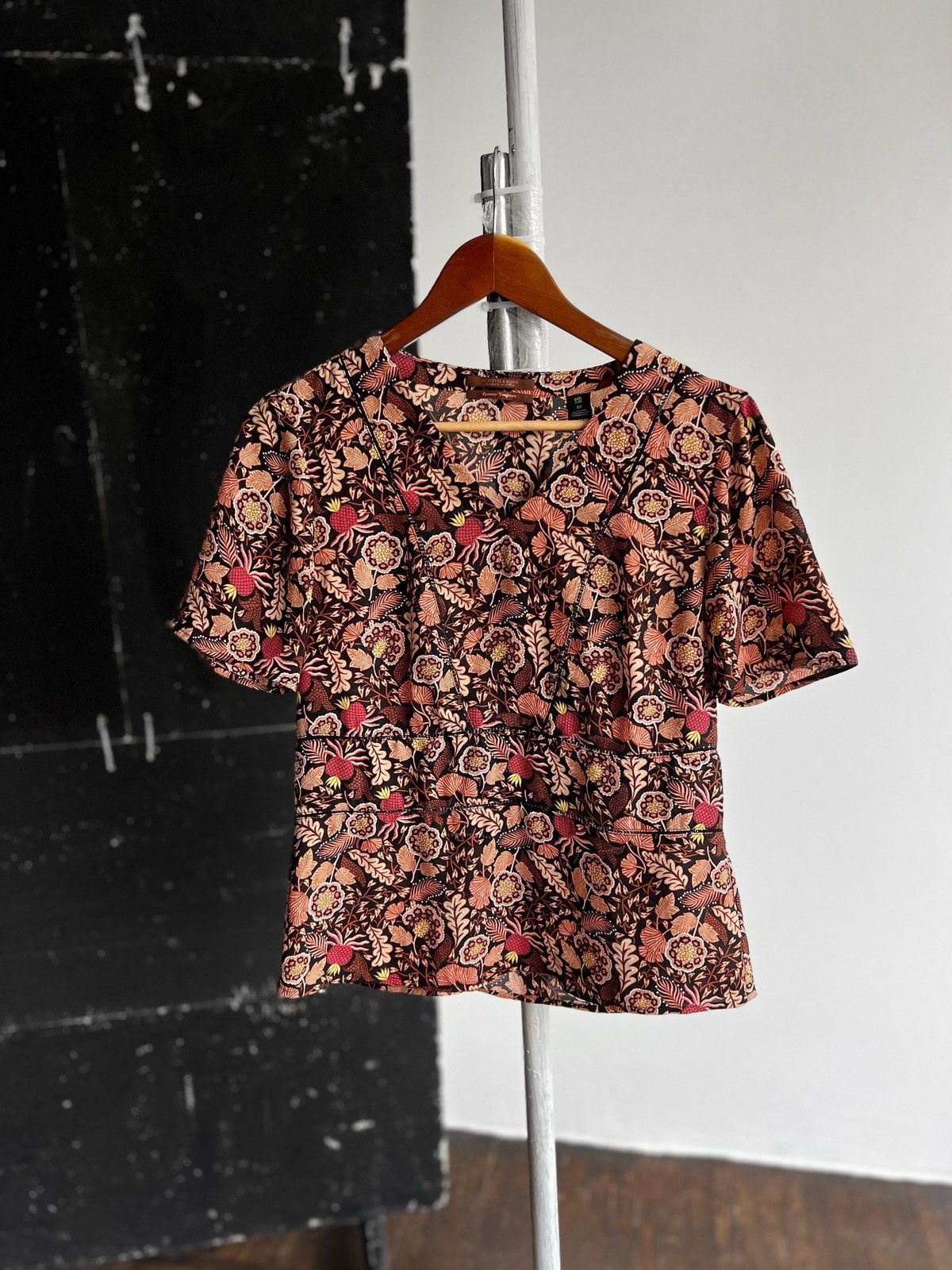 Designer × Scotch & Soda Scotch&Soda Womens Floral Printed Short Sleeve V-Neck Blouse Size XS / US 0-2 / IT 36-38 - 1 Thumbnail