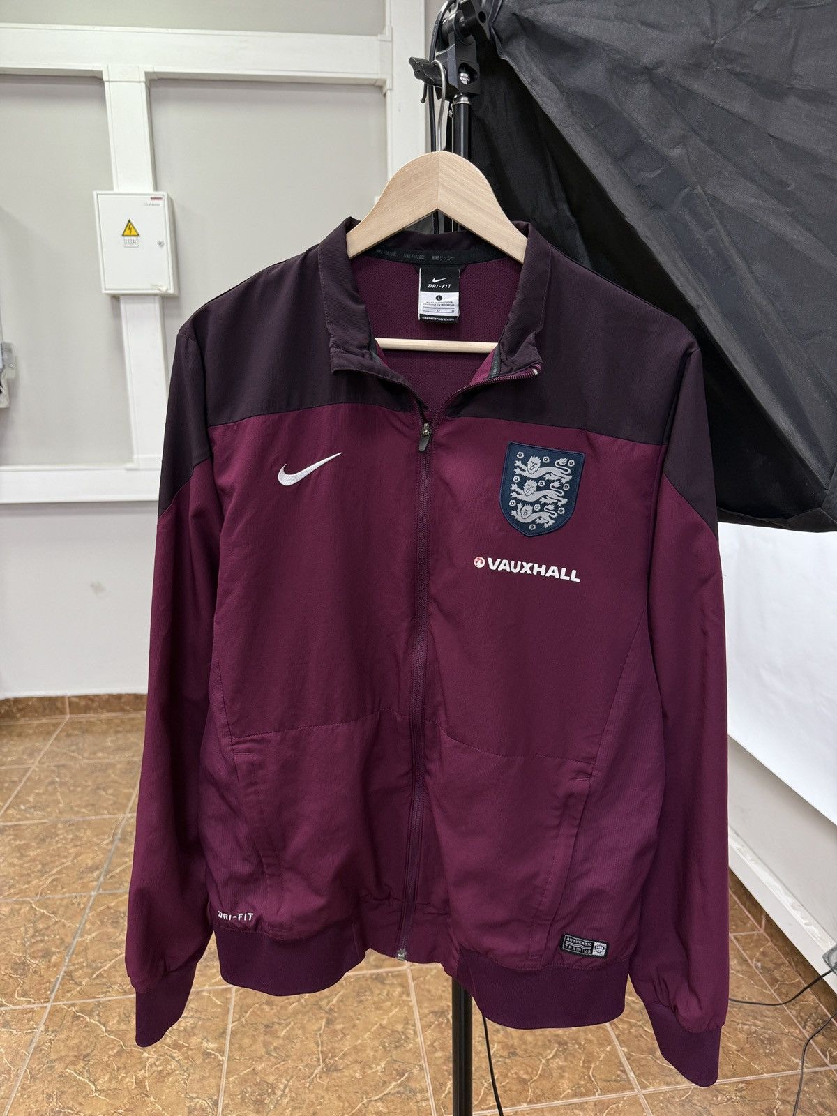 Nike 🏴󠁧󠁢󠁥󠁮󠁧󠁿 Vintage Y2K Nike England Soccer Jacket Training Vauxhall Size US L / EU 52-54 / 3 - 1 Thumbnail