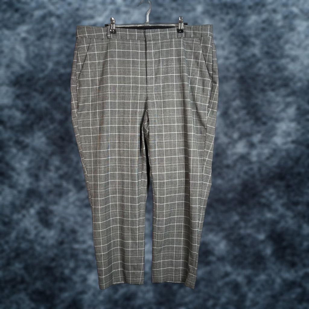 Banana Republic Banana Republic Curvy Avery Plaid Cropped Pants Size 16 Gray Black Tapered Size 38" / US 16 / IT 52 - 1 Thumbnail