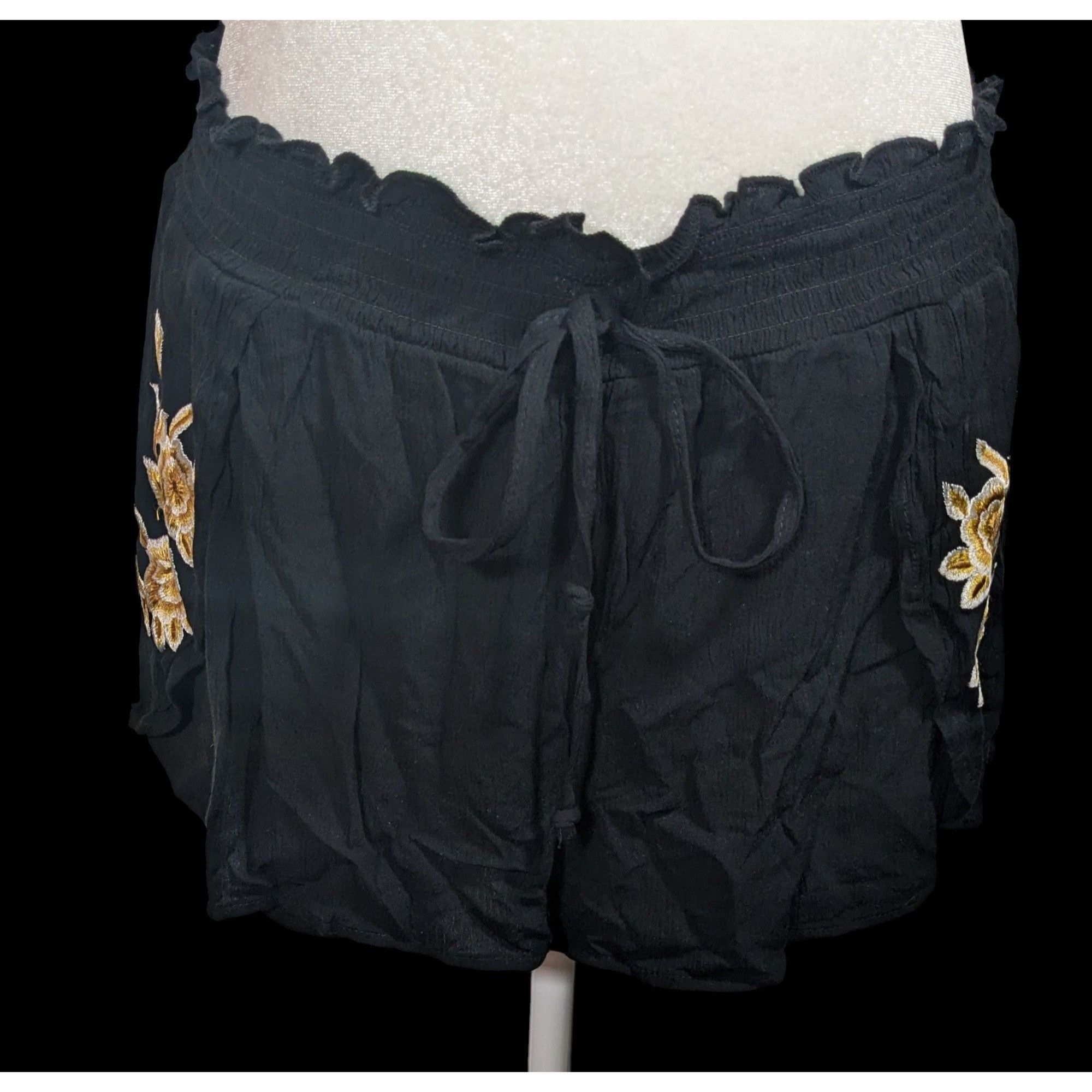 Kendall And Kylie Kendall & Kylie Black Shorts With Gold Floral Embroidery Size 32" / US 10 / IT 46 - 1 Thumbnail