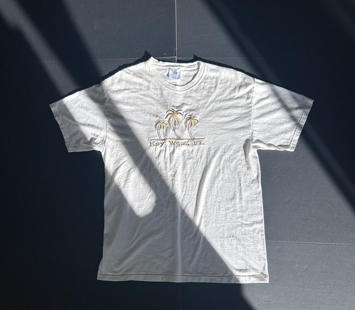 Vintage Vintage gold embroidered key west t shirt Size US L / EU 52-54 / 3 - 1 Thumbnail