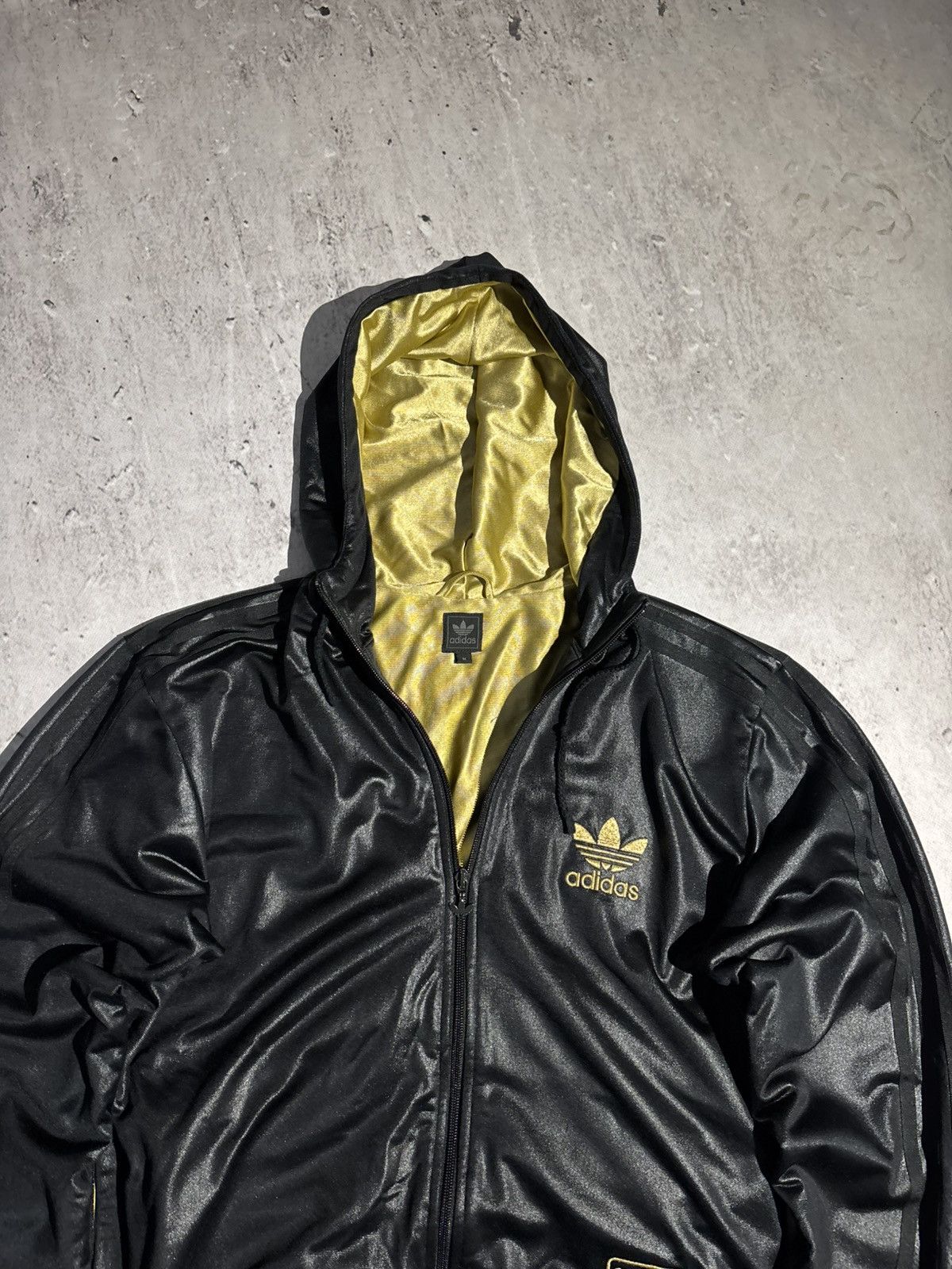 Adidas Rare 2000s Black Gold 3 Stripes Adidas Zip Chile 62 Japan Size US M / EU 48-50 / 2 - 5 Thumbnail