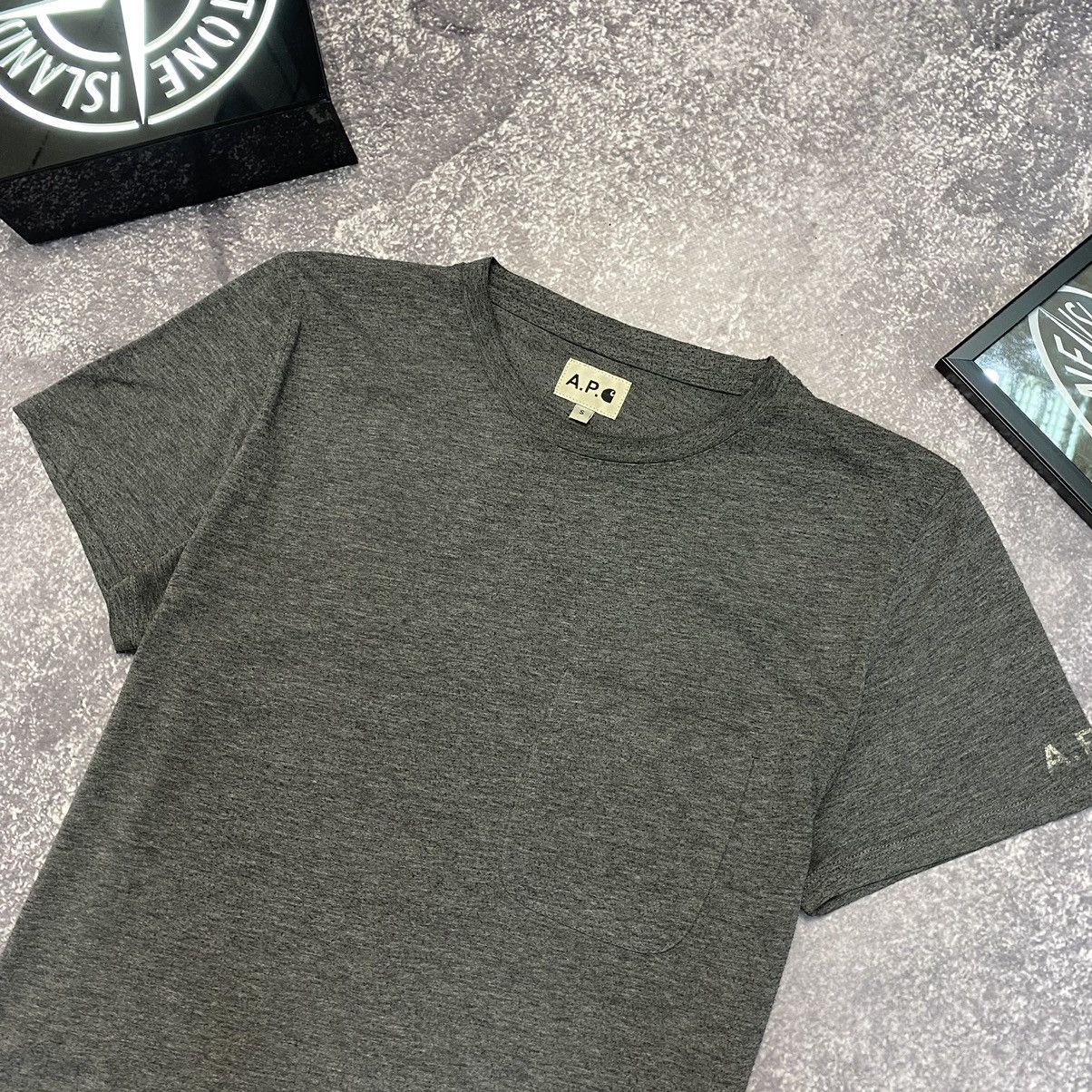 Carhartt Luxury APC x Carhartt small Basic logo y2k tee Size US S / EU 44-46 / 1 - 2 Thumbnail