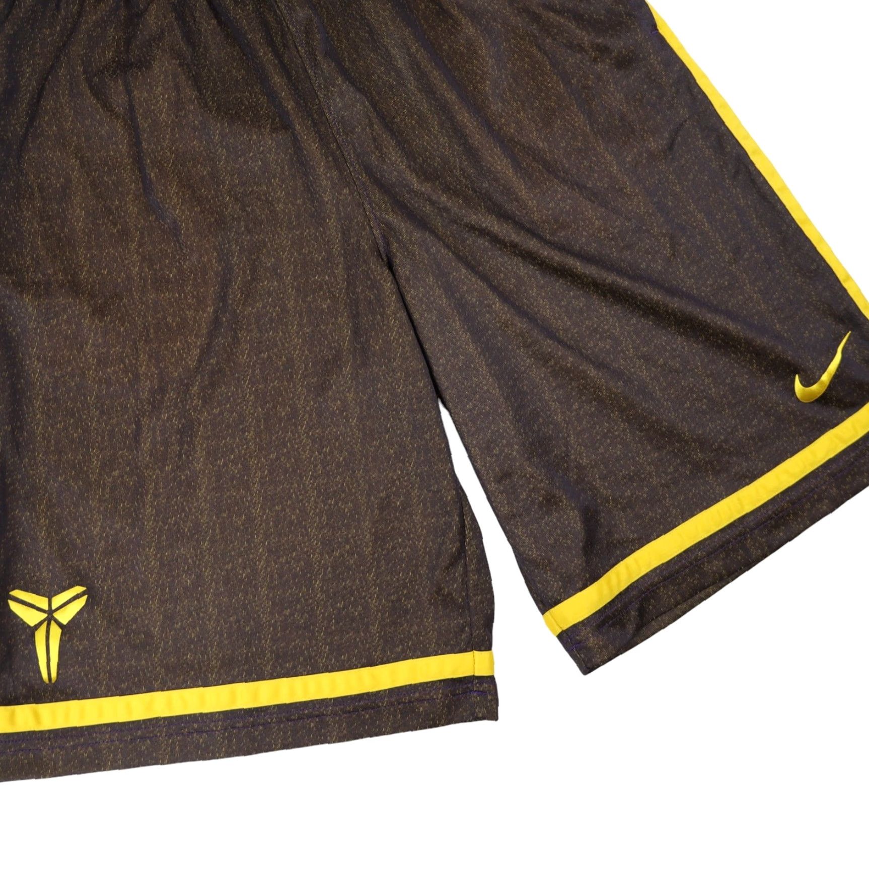 Nike VINTAGE Nike Kobe Bryant Shield Logo Athletic Dri-fit Shorts Gray Mens Medium Size US 31 - 3 Thumbnail