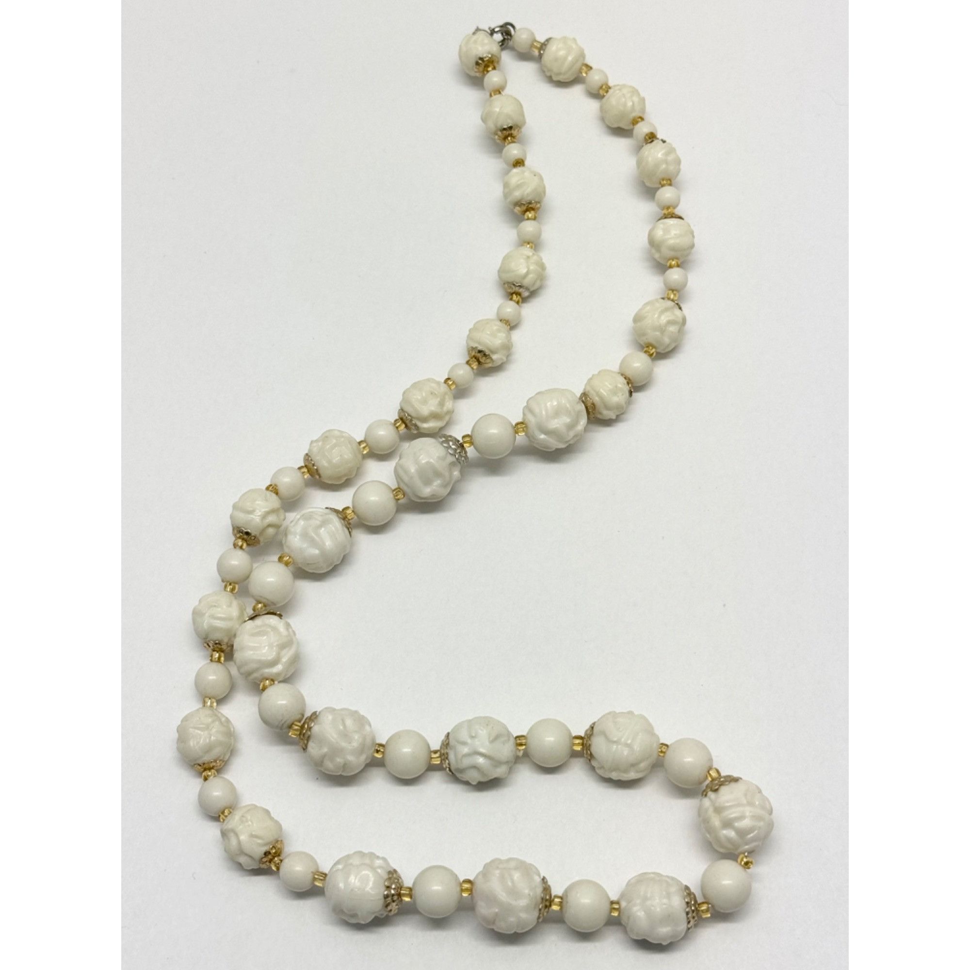 Vintage Vintage white acrylic beaded necklace Size ONE SIZE - 3 Thumbnail