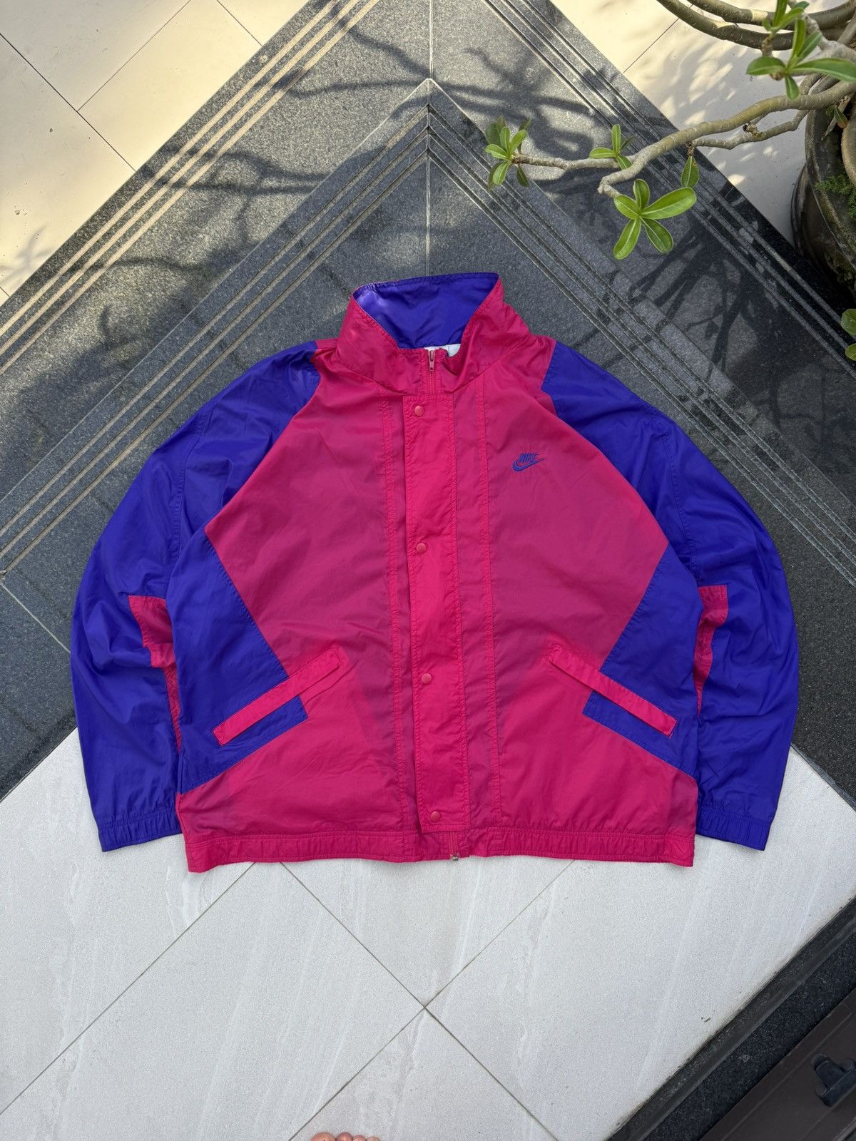 Nike 90’s NIKE RARE SWOOSH Y2K RETRO LOGO ZIP NYLON JACKET Size US XXL / EU 58 / 5 - 2 Thumbnail