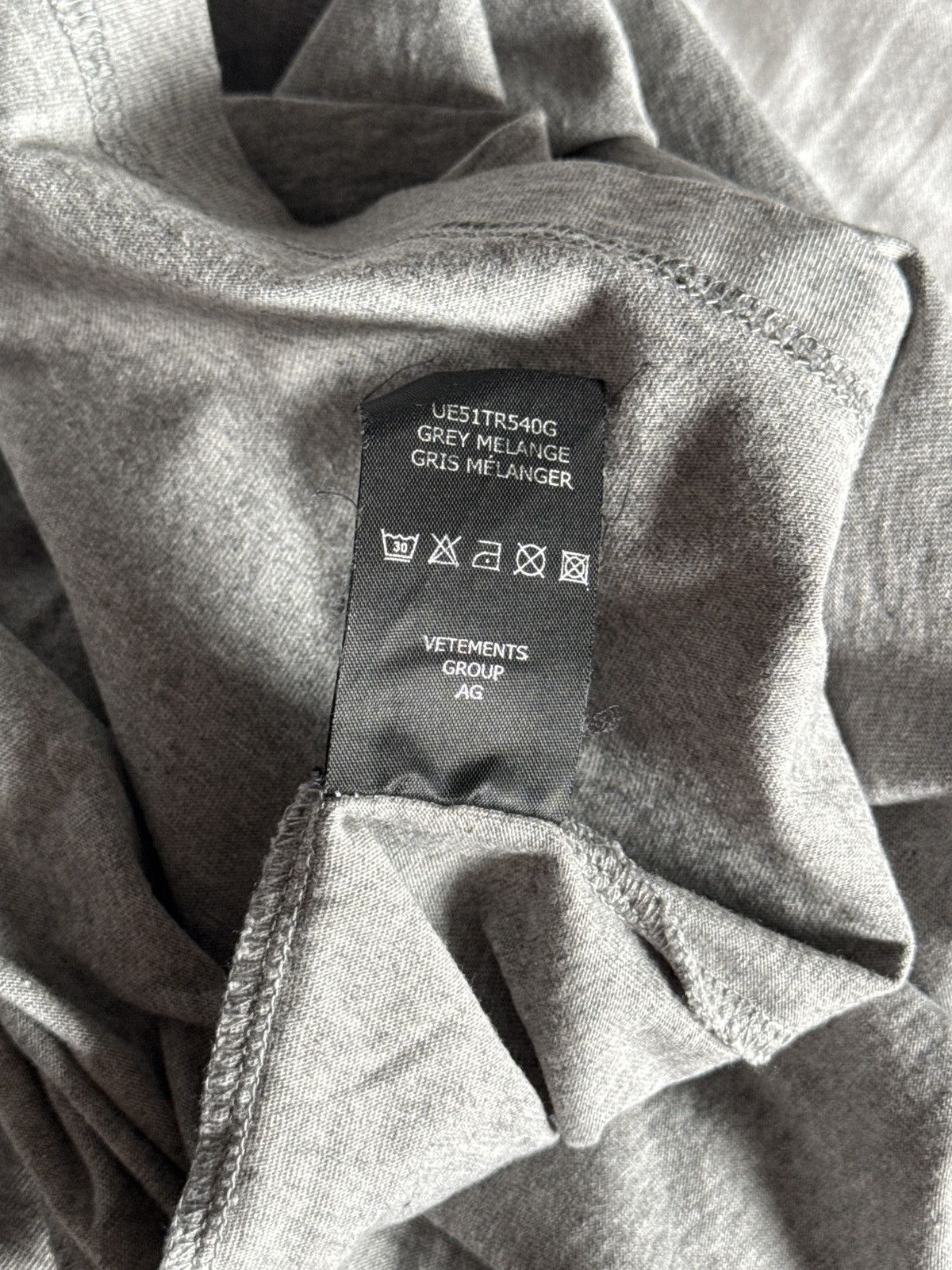Vetements Grey Vetements Logo Back Label Size US L / EU 52-54 / 3 - 5 Thumbnail