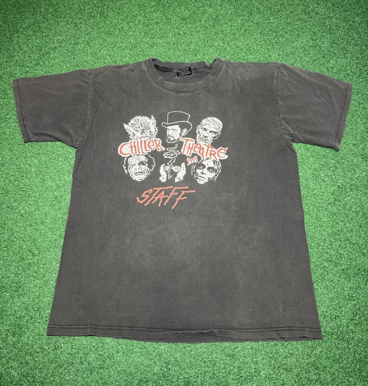 Vintage Vintage 90s Chiller Theatre Horror Wolfman MonsterT Shirt Size US L / EU 52-54 / 3 - 1 Thumbnail