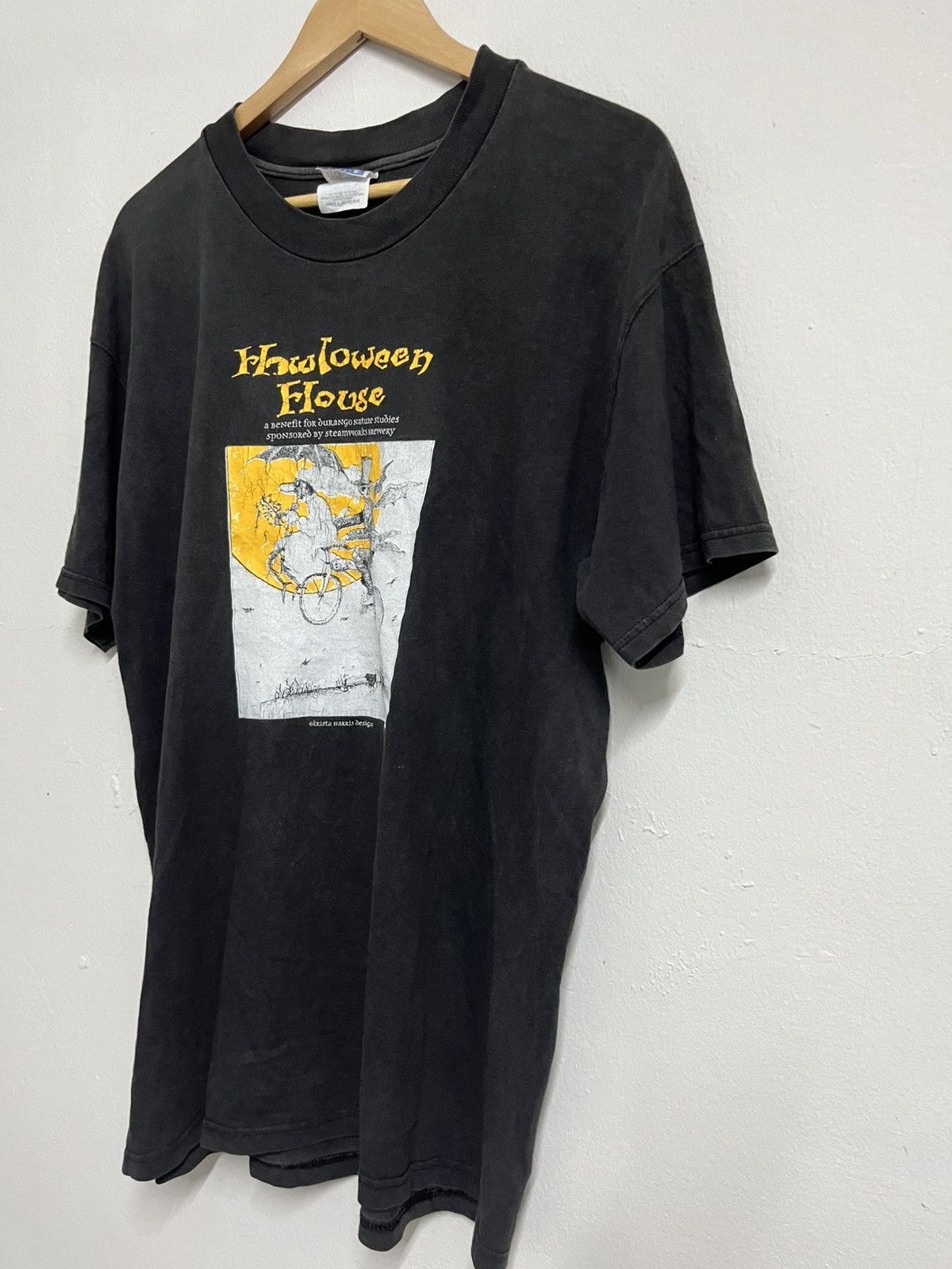 Vintage 💥Sunfaded Howloween House Krista Harris Design Horror Tee Size US L / EU 52-54 / 3 - 8 Thumbnail
