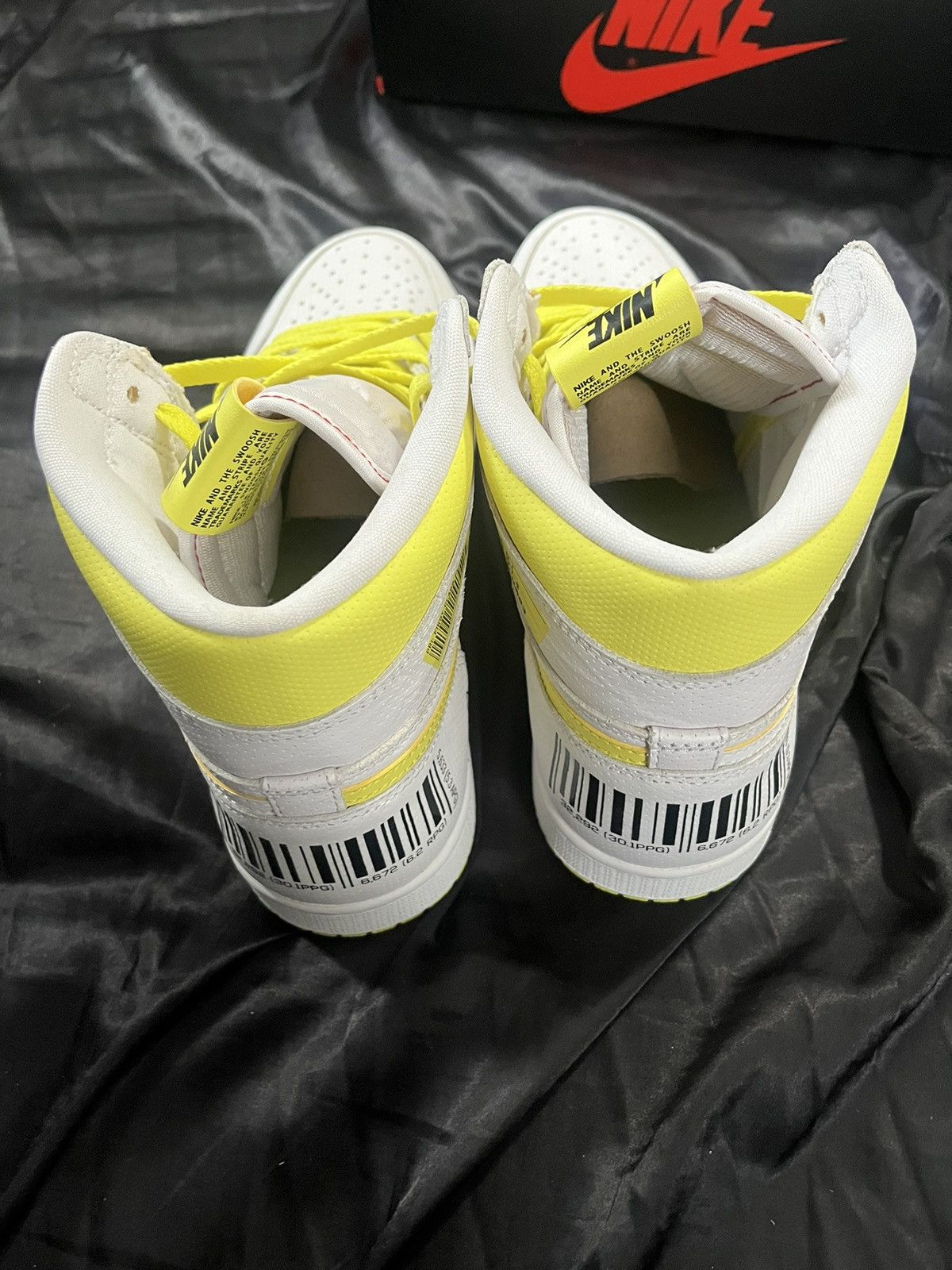 Jordan Brand Jordan 1 First class Flight Size US 10.5 / EU 43-44 - 6 Thumbnail
