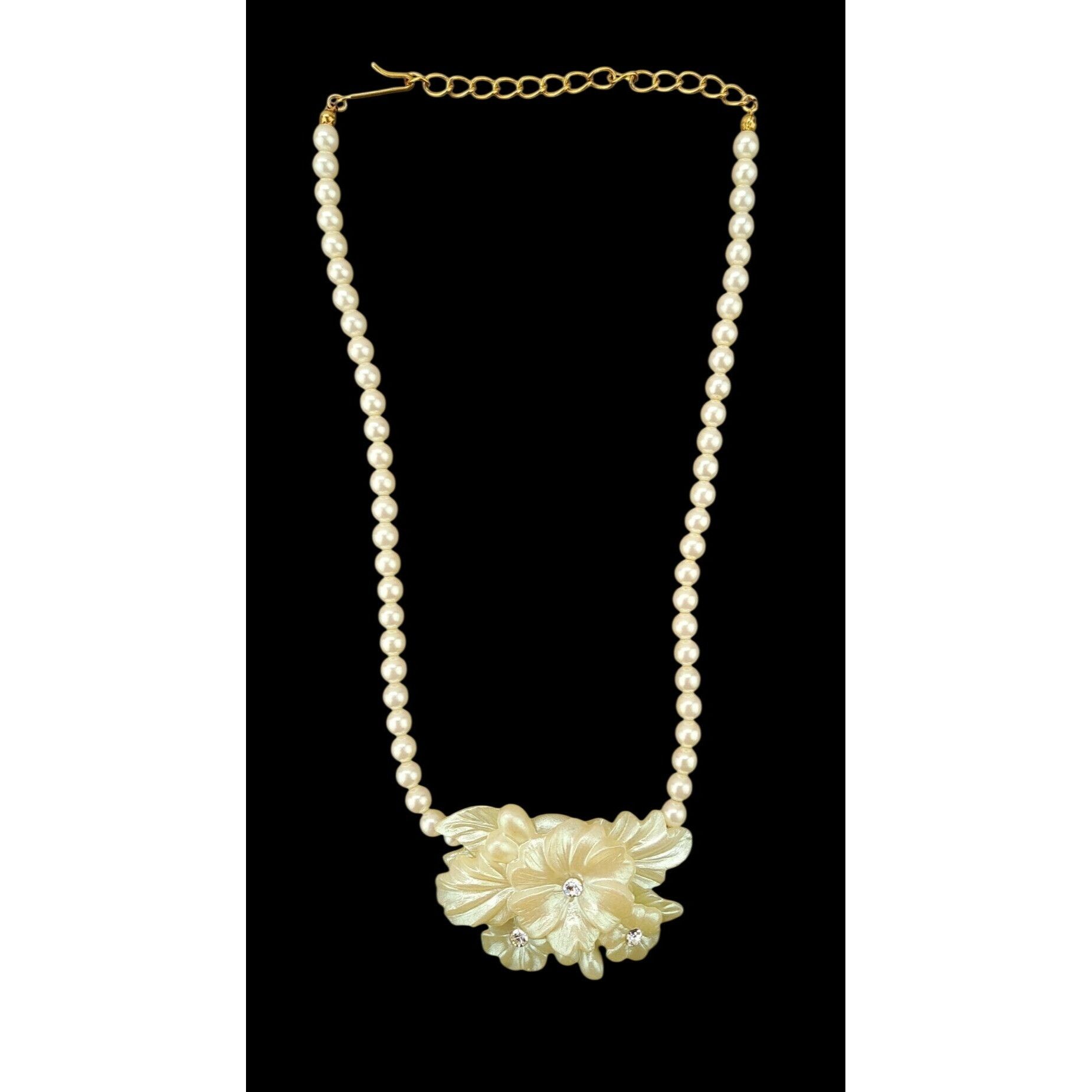 Other Vintage Avon Cream Necklace Floral Rhinestone Faux Pearls Size ONE SIZE - 1 Thumbnail