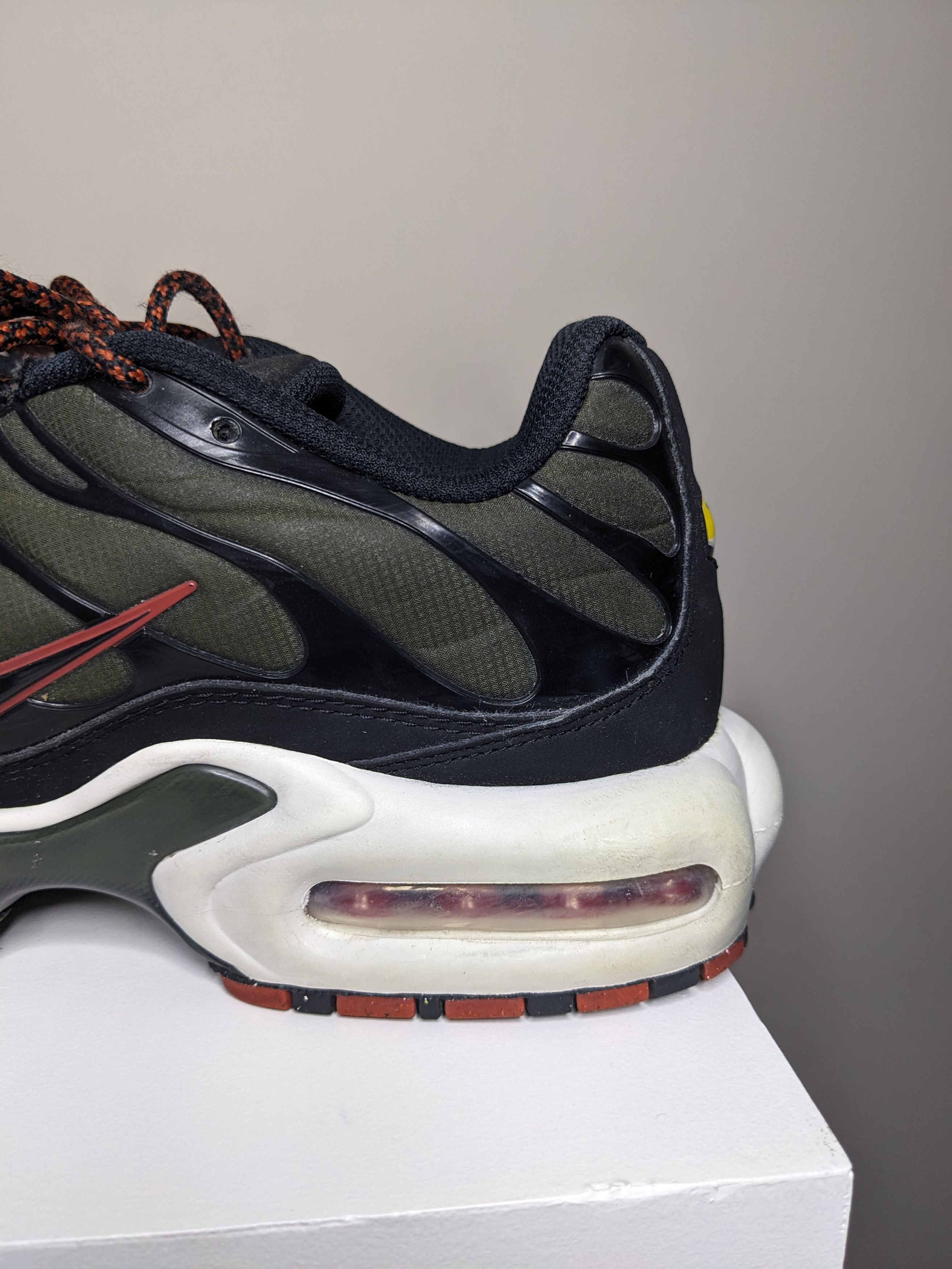 Nike Nike Air Max Plus Mens Sz 10 Cargo Khaki Phantom FB9722-300 Size US 10 / EU 43 - 4 Thumbnail