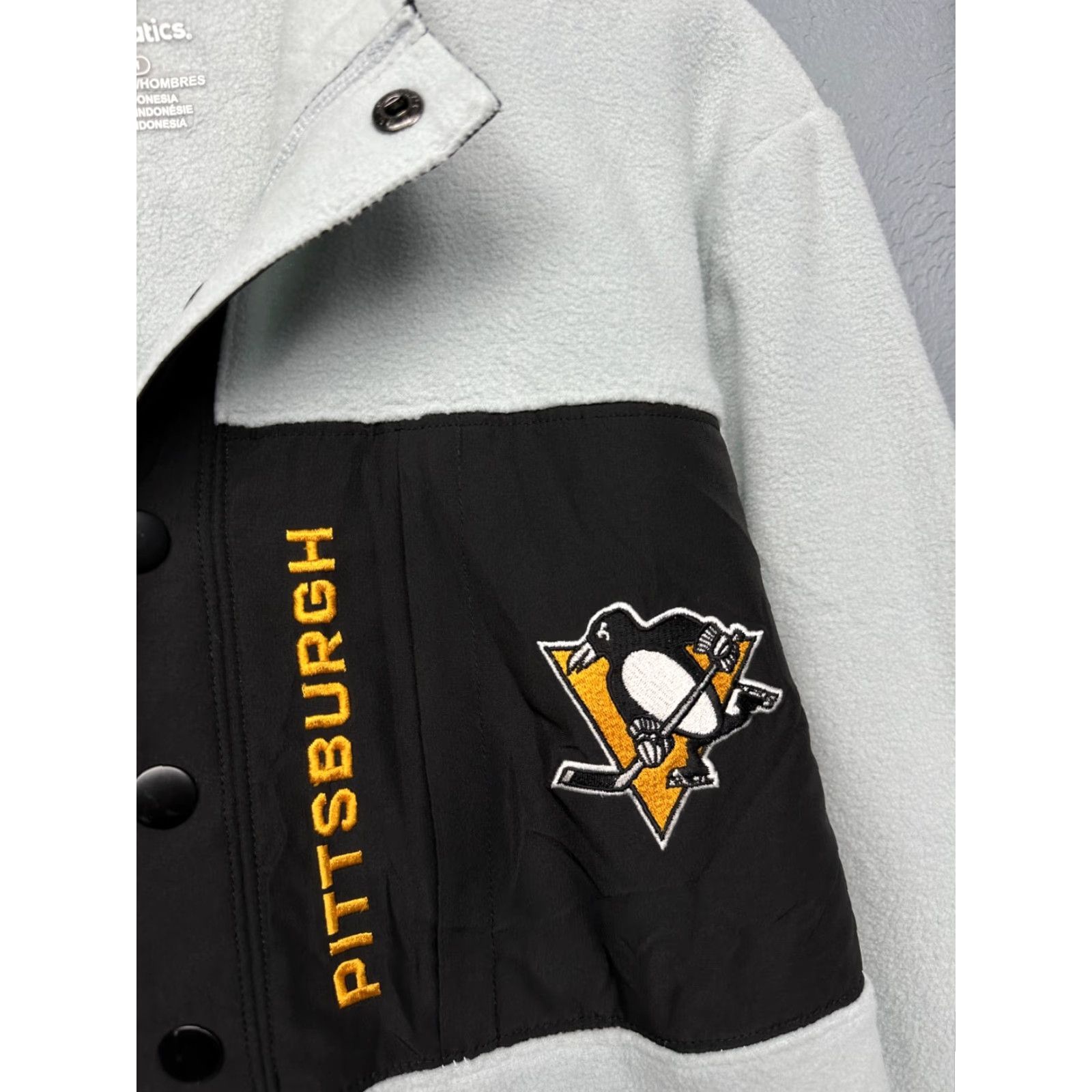 NHL NHL Pittsburgh Penguins Mens Jacket Category: Jacket 1/4 Zip Fleece Gray Size M Logo Size US M / EU 48-50 / 2 - 3 Thumbnail