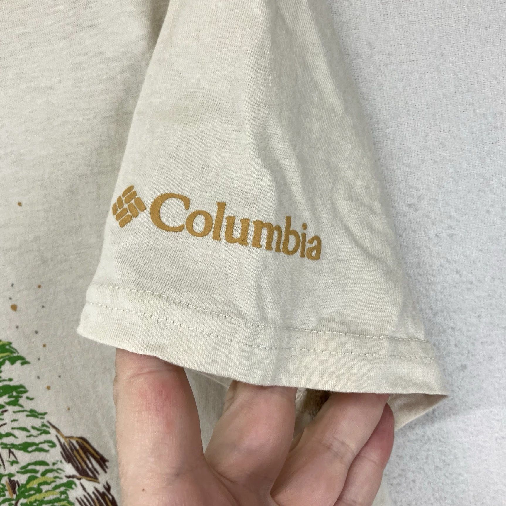 Vintage COLUMBIA Men's Medium Beige Graphic Print T-Shirt Yosemite National Park Outdoor Casual Short Sleeve Size US M / EU 48-50 / 2 - 7 Thumbnail