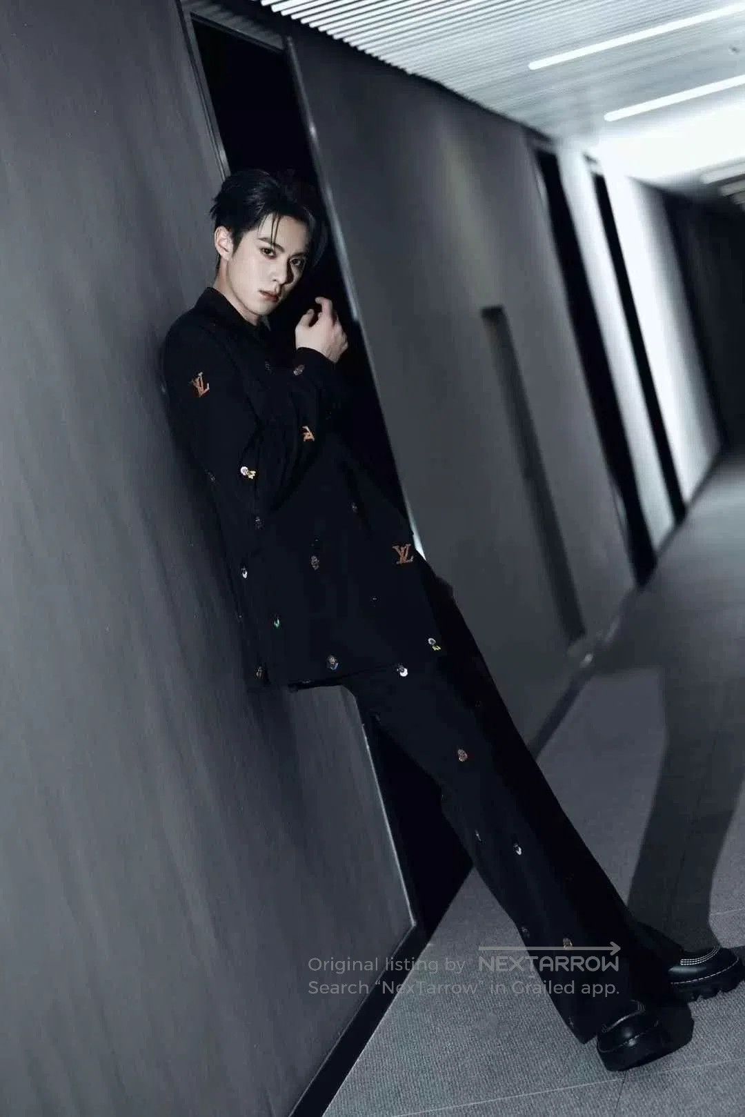 Louis Vuitton Louis Vuitton Portrait Embroidered Runway Suit. Size US S / EU 44-46 / 1 - 6 Thumbnail