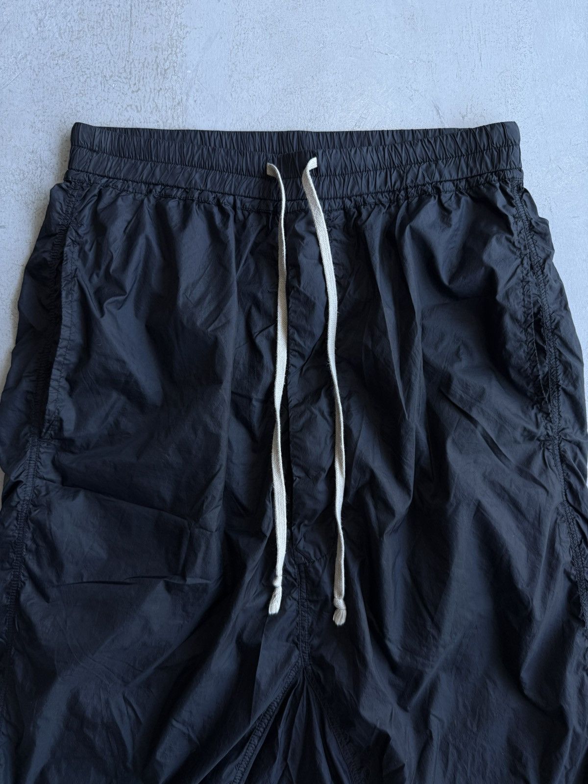 Rick Owens Drkshdw Rick Owens Drkshdw - Waxed Nylon Shorts Size US 30 / EU 46 - 3 Thumbnail