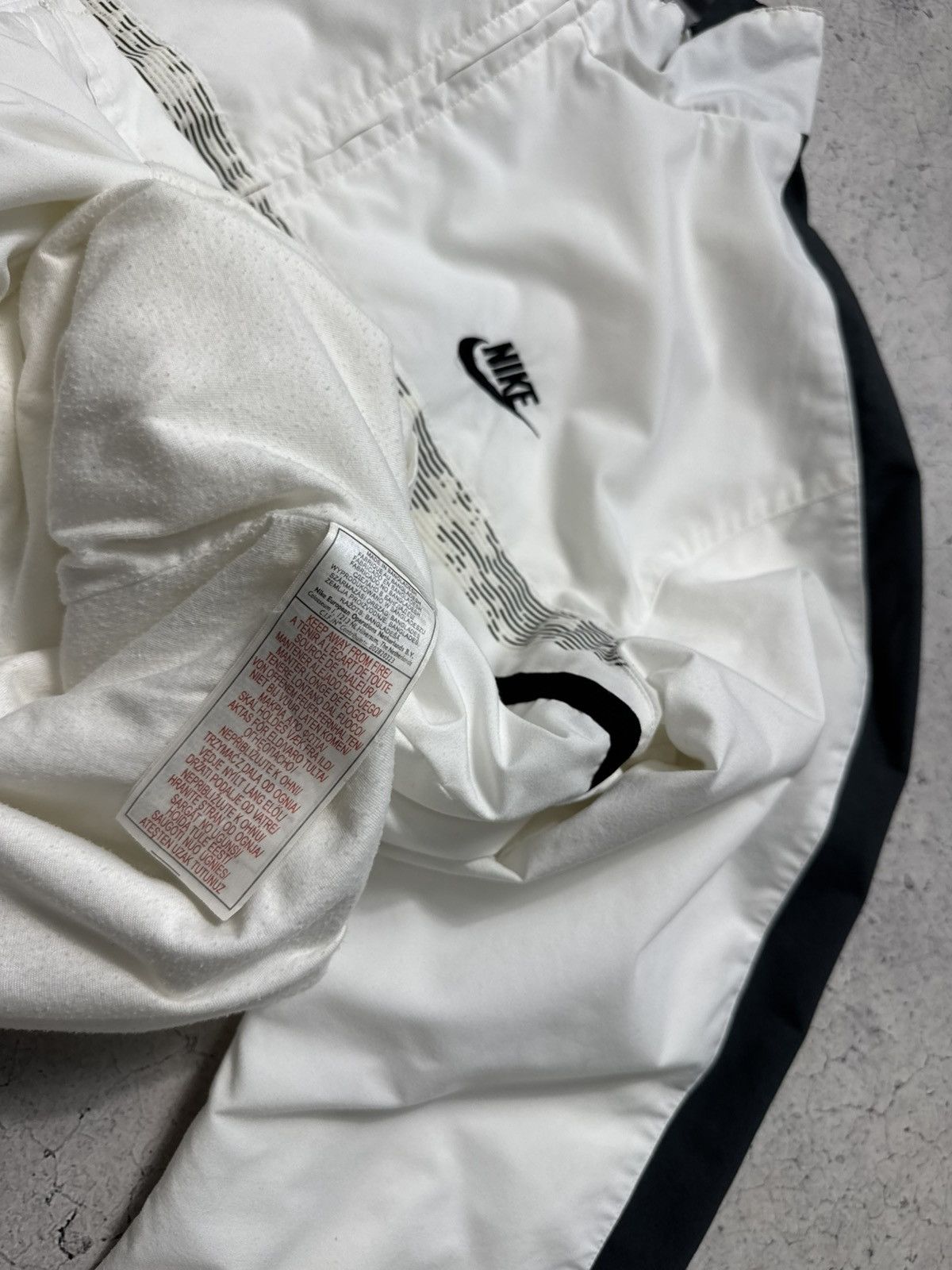 Nike Nike Vintage Light Nylon Jacket White Drill Y2K Size US L / EU 52-54 / 3 - 8 Thumbnail