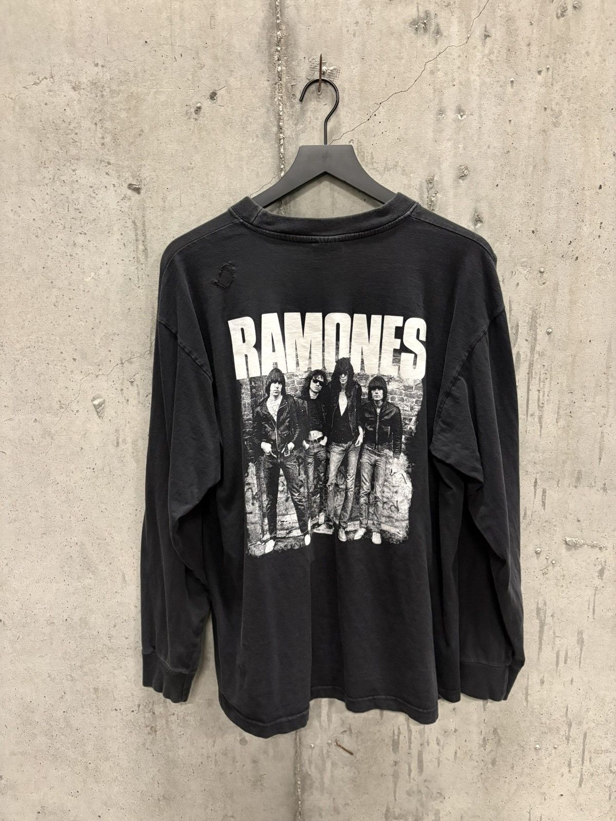 Band Tees Vintage Ramones Shirt Thrashed Faded Grunge Band Euro Size US XL / EU 56 / 4 - 3 Thumbnail