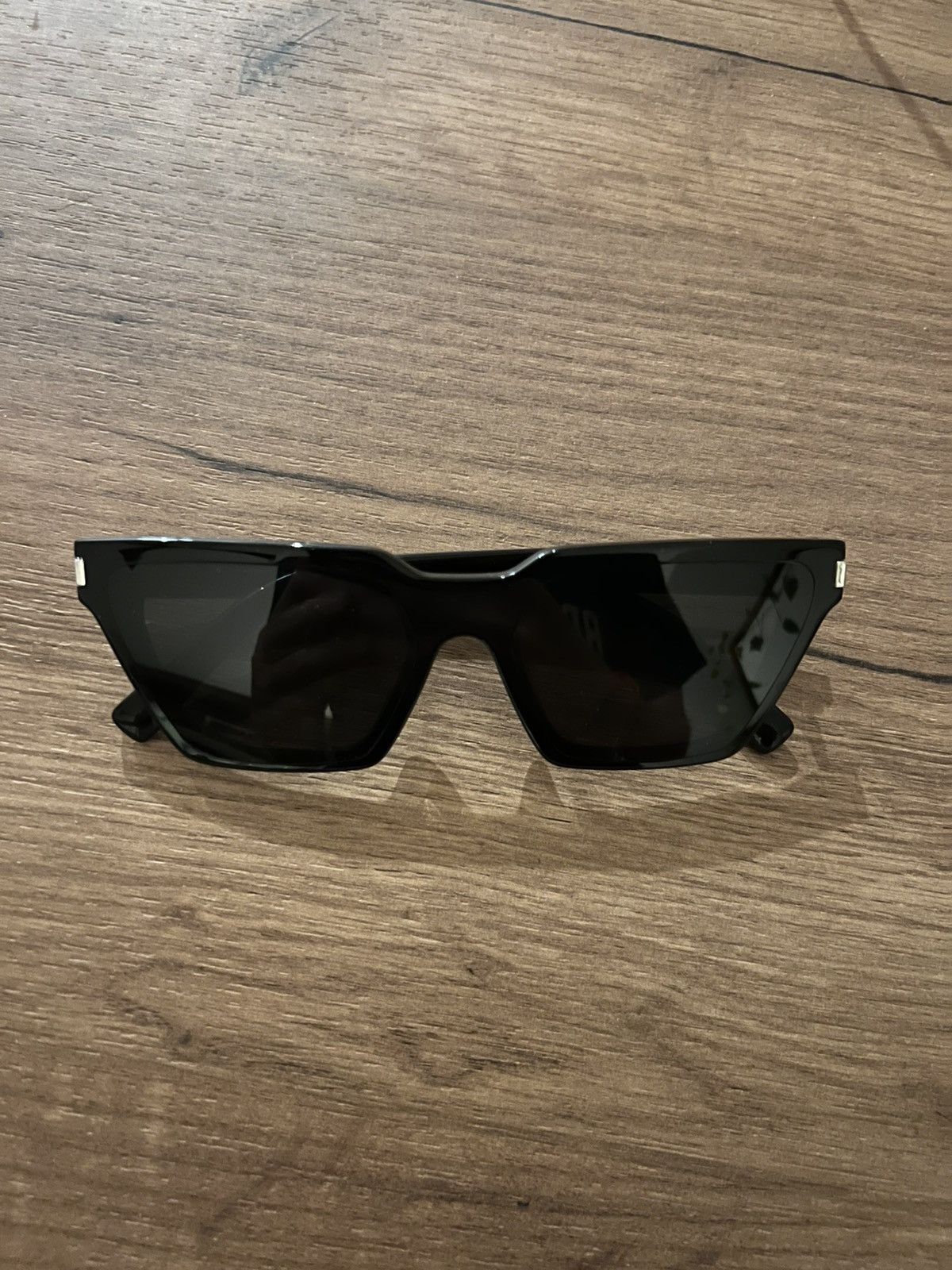 Saint Laurent Paris Saint Laurent sunnies with a cat eye effect Size ONE SIZE - 1 Thumbnail
